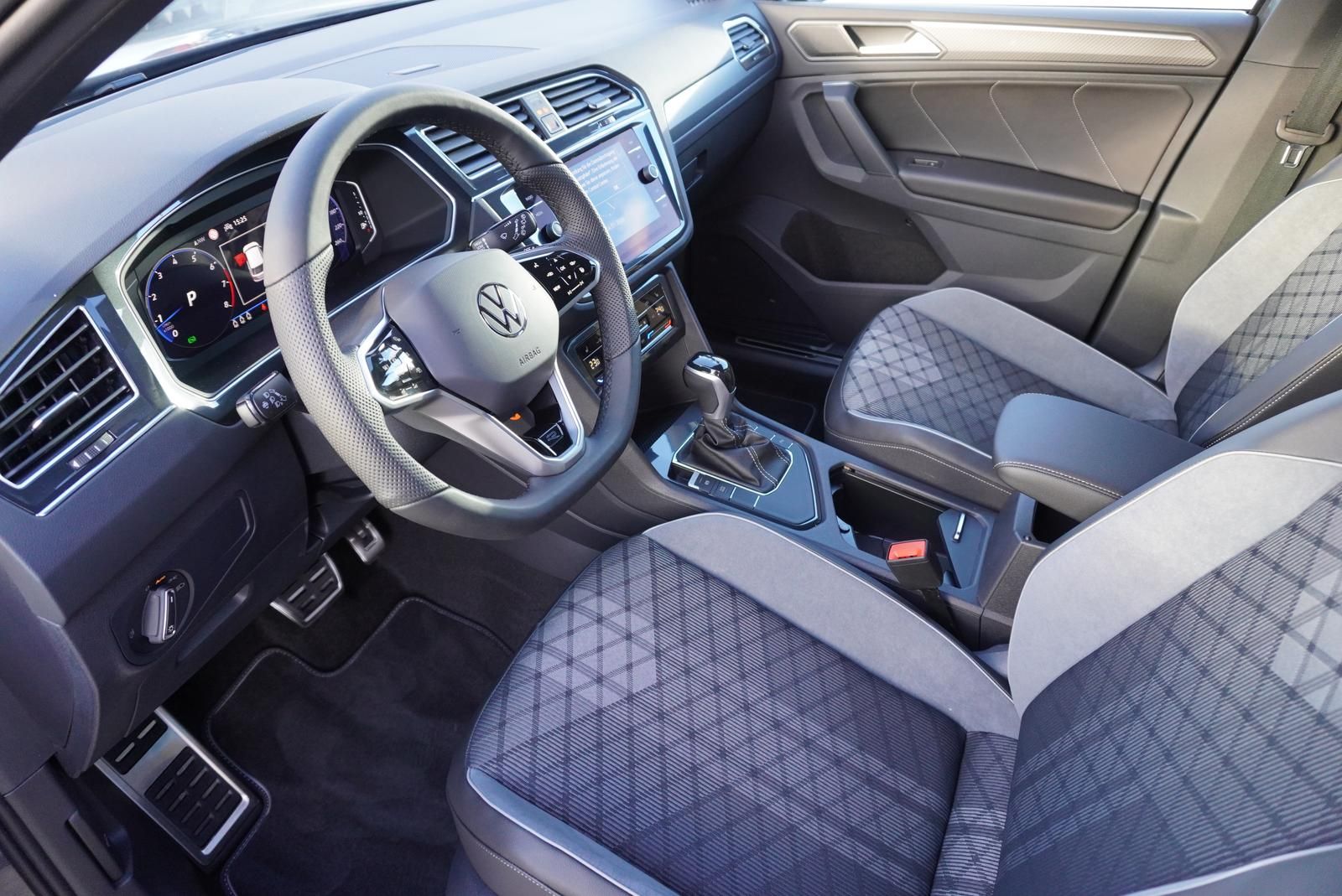 Volkswagen Tiguan 1.5 TSI DSG R-LINE - Samsaru's Car Outlet