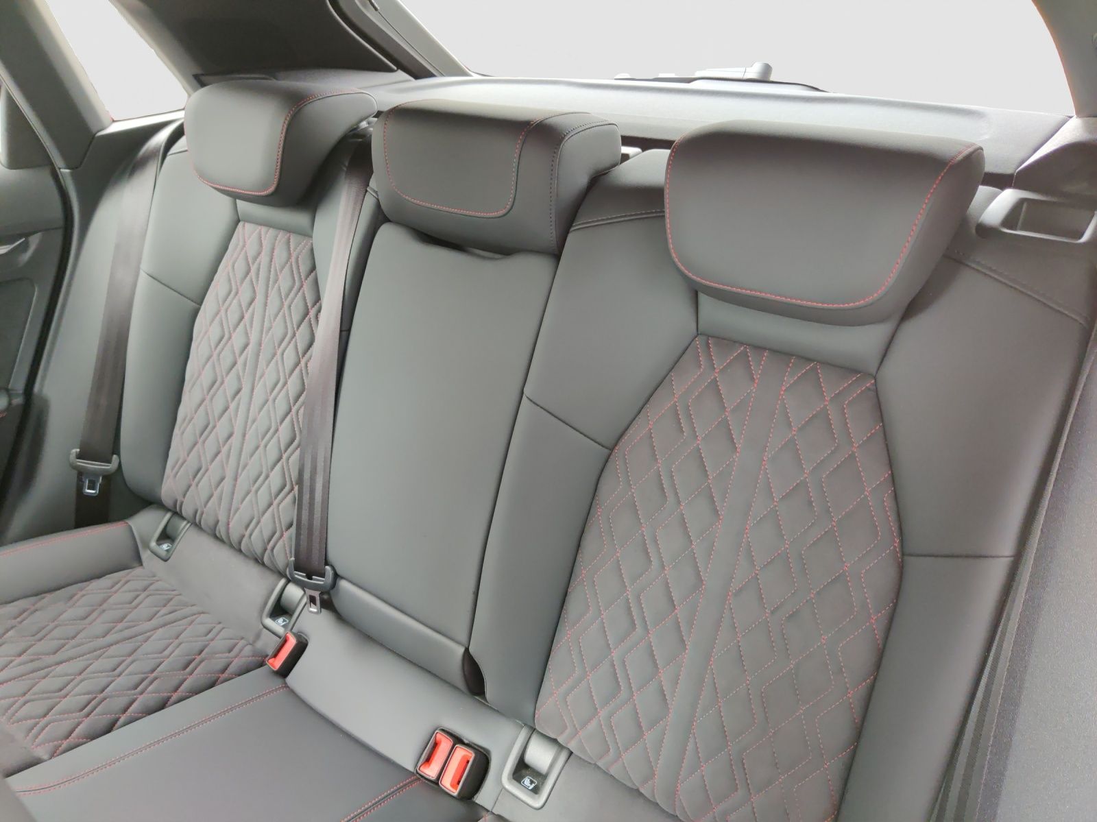 Audi A3 Sportback 45 TFSIe s troni S line MATRIX/NAVI