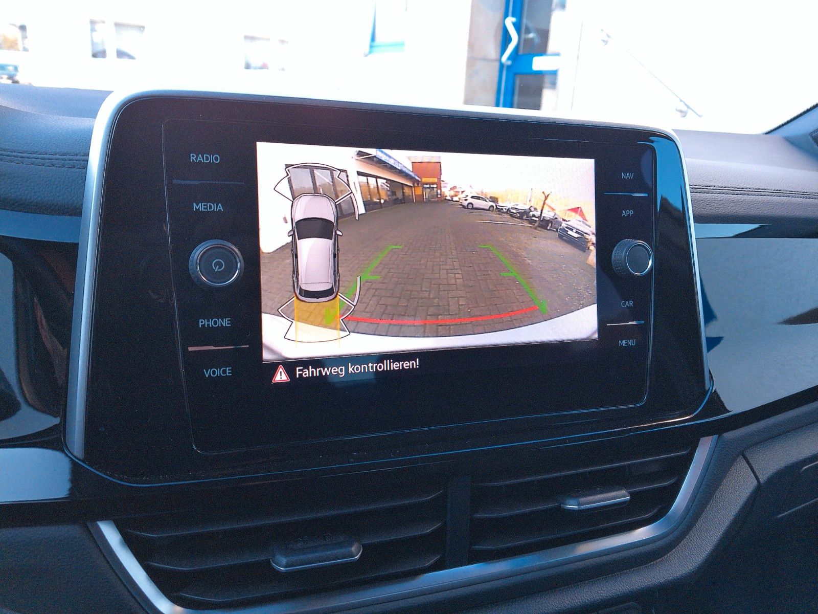 Volkswagen T-Roc 2.0 TDI DSG R-Line - Samsaru's Car Outlet