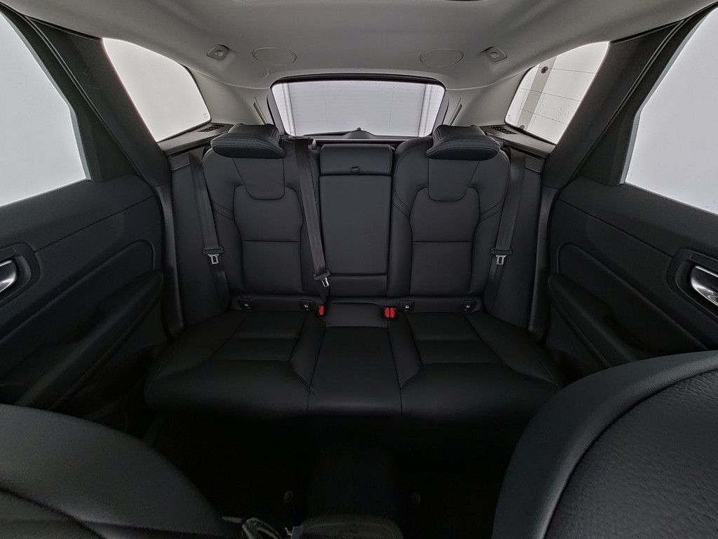 Volvo XC60 B5 B AWD Plus Dark FACEL. ACC AHK PANO 360°