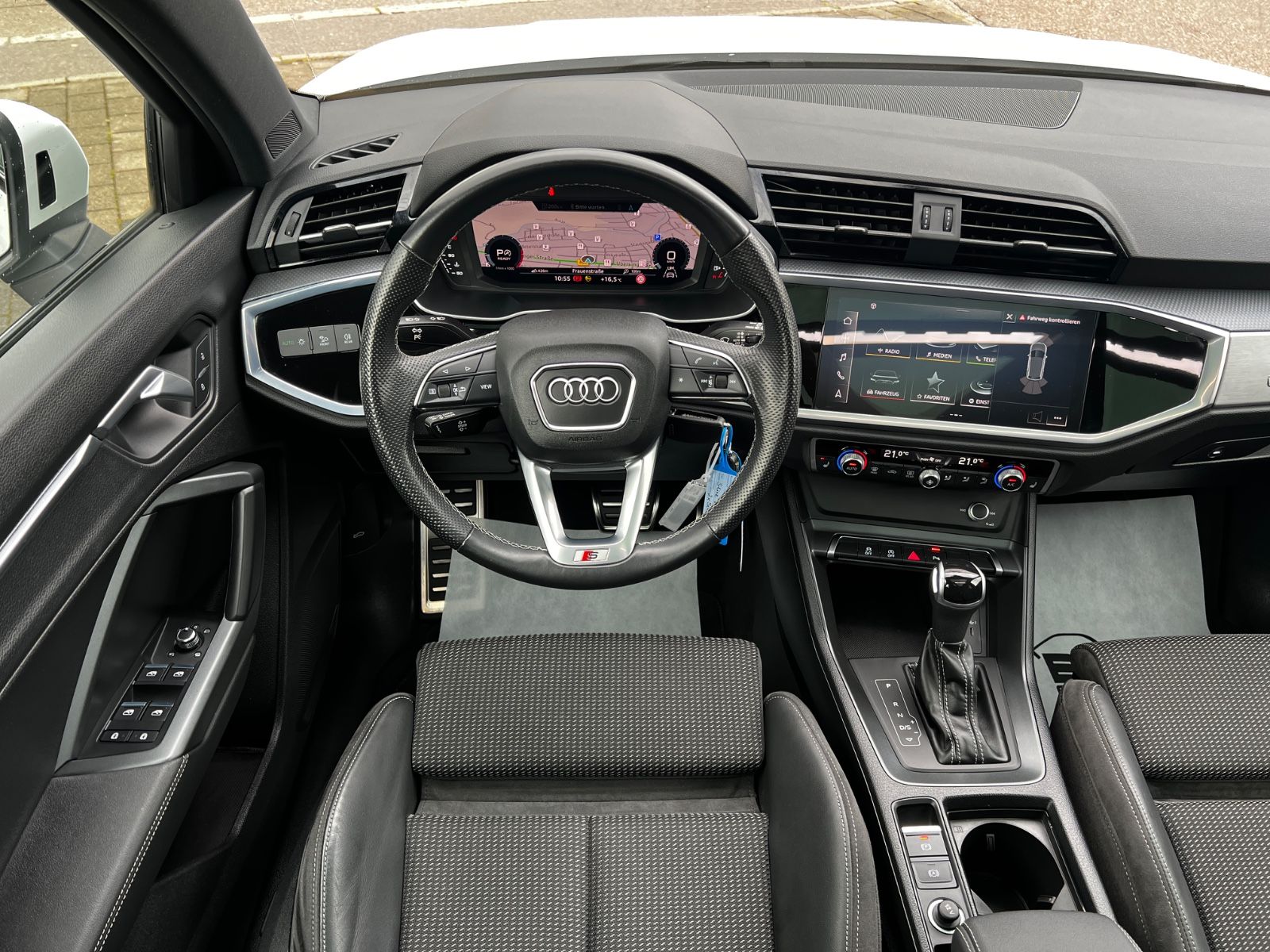 Audi Q3 45 TFSI quattro S line - Samsaru's Car Outlet