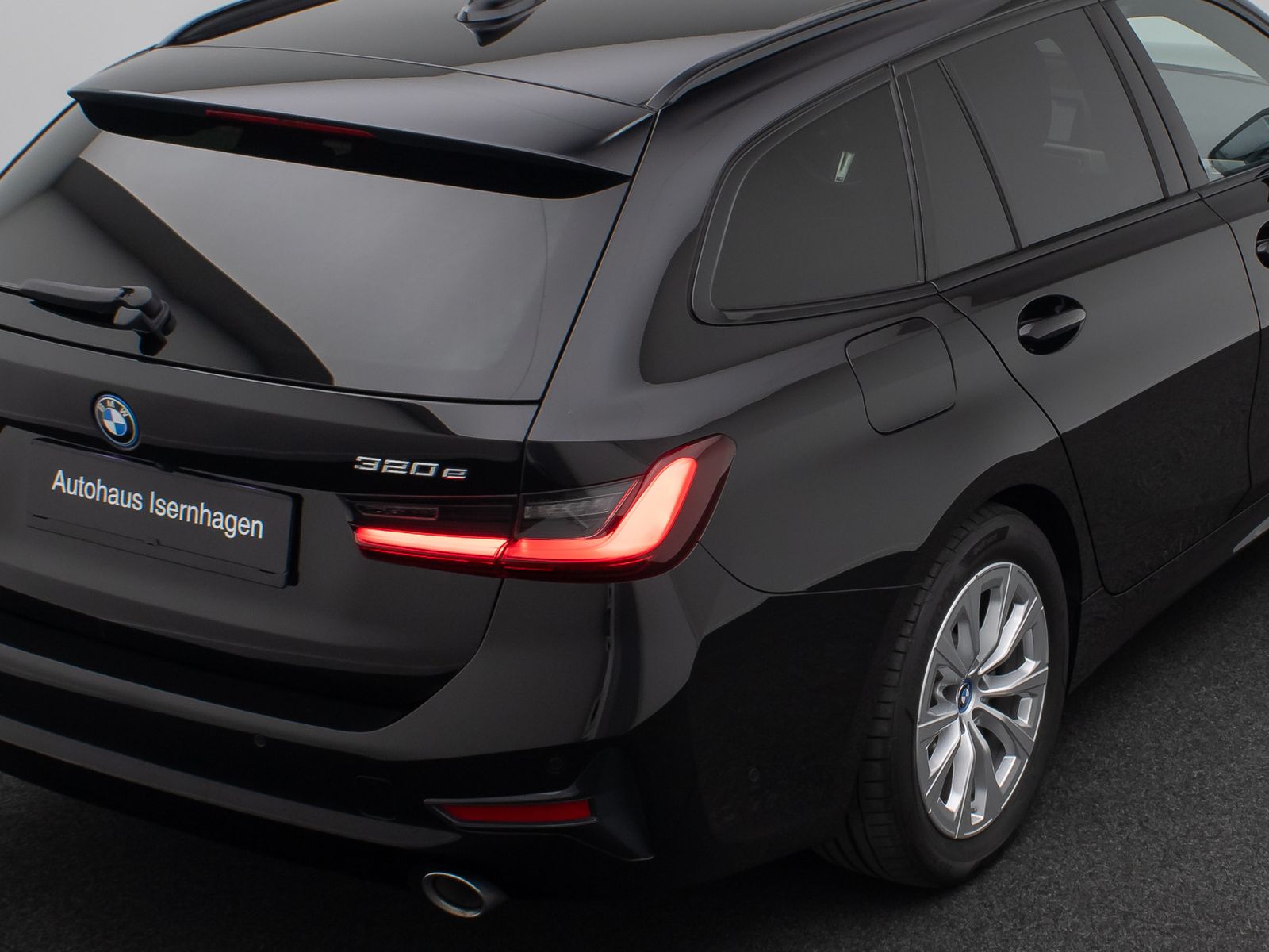BMW 320e - Samsaru's Car Outlet