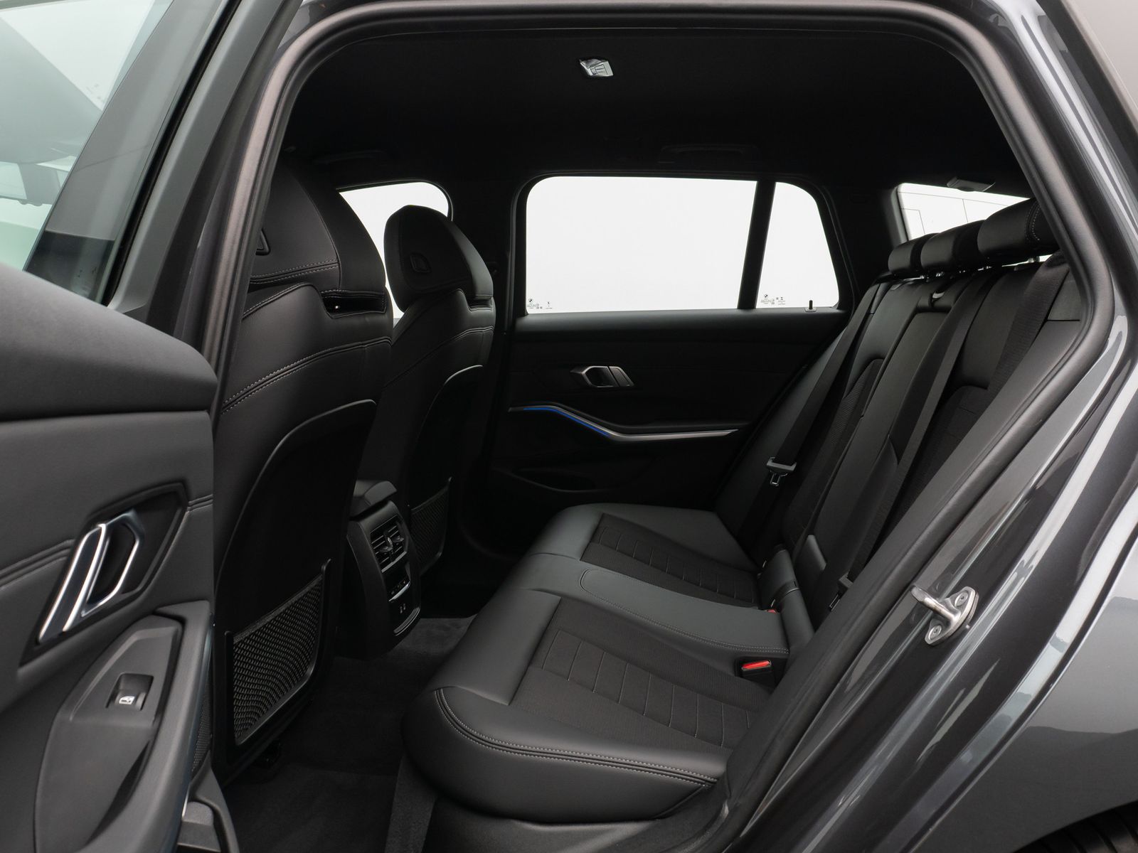BMW 330i xD SportLine - Samsaru's Car Outlet