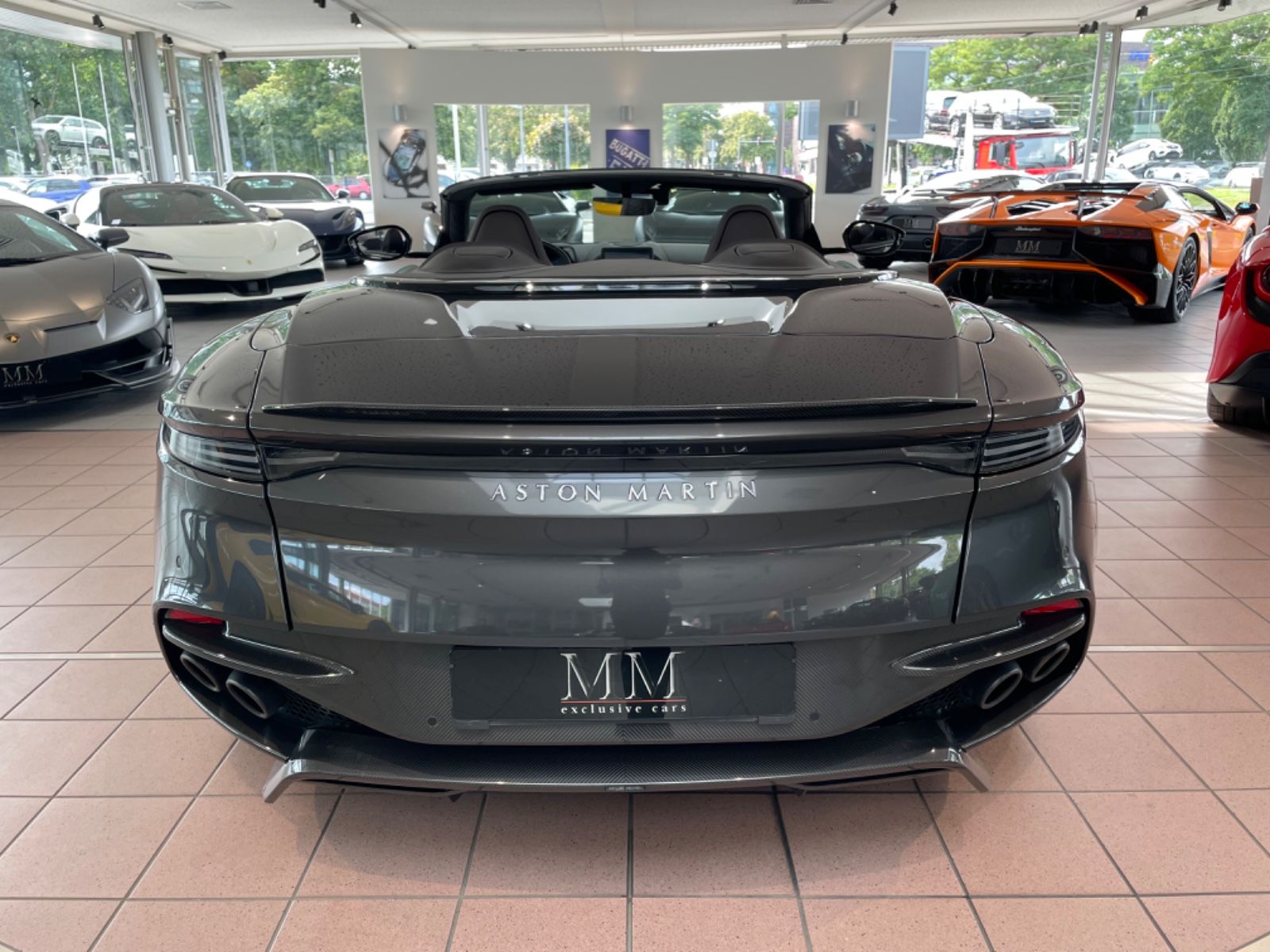 Aston Martin DBS V12 Superleggera Volante