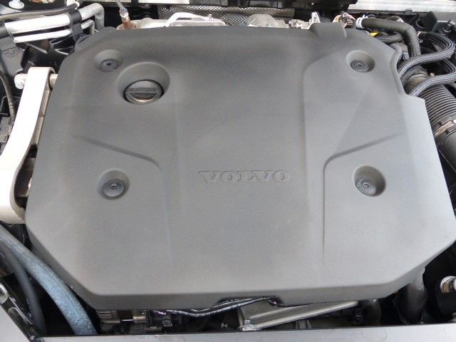 Volvo XC60 Momentum Pro B4 - Samsaru's Car Outlet