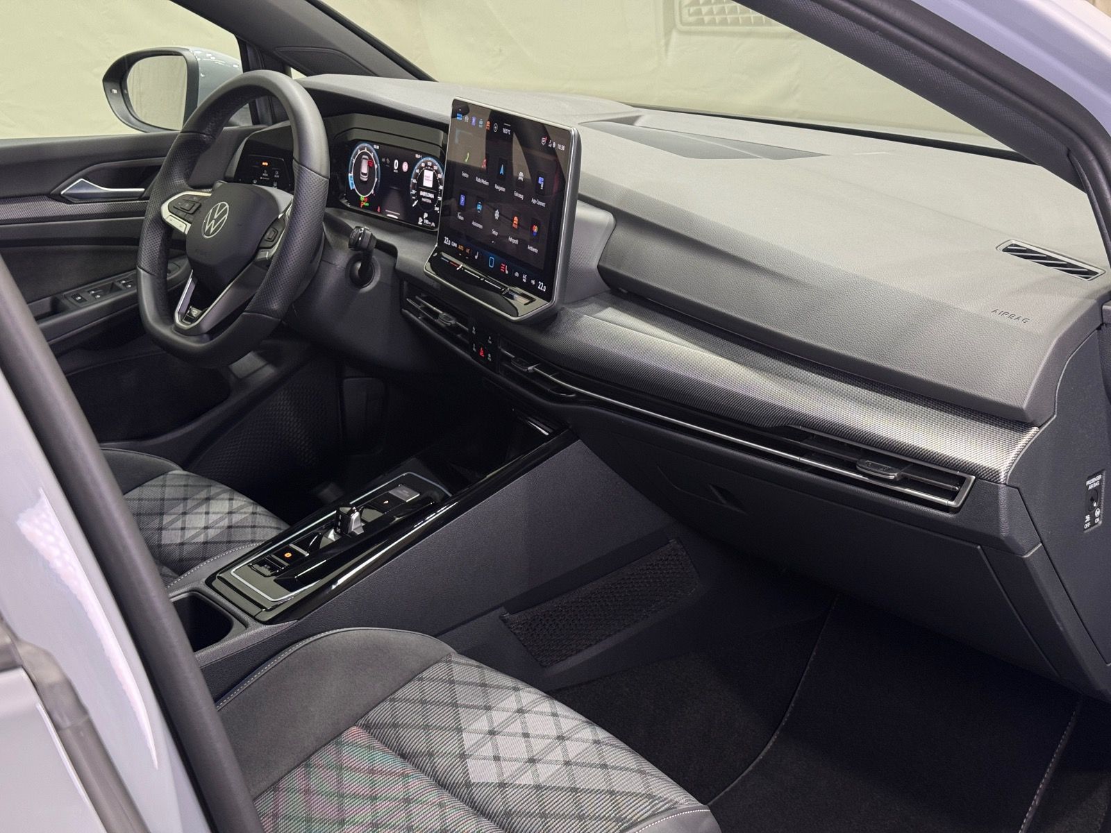 Volkswagen Golf R-Line 1.5 eTSI DSG | LED NAVI 360°KAMERA