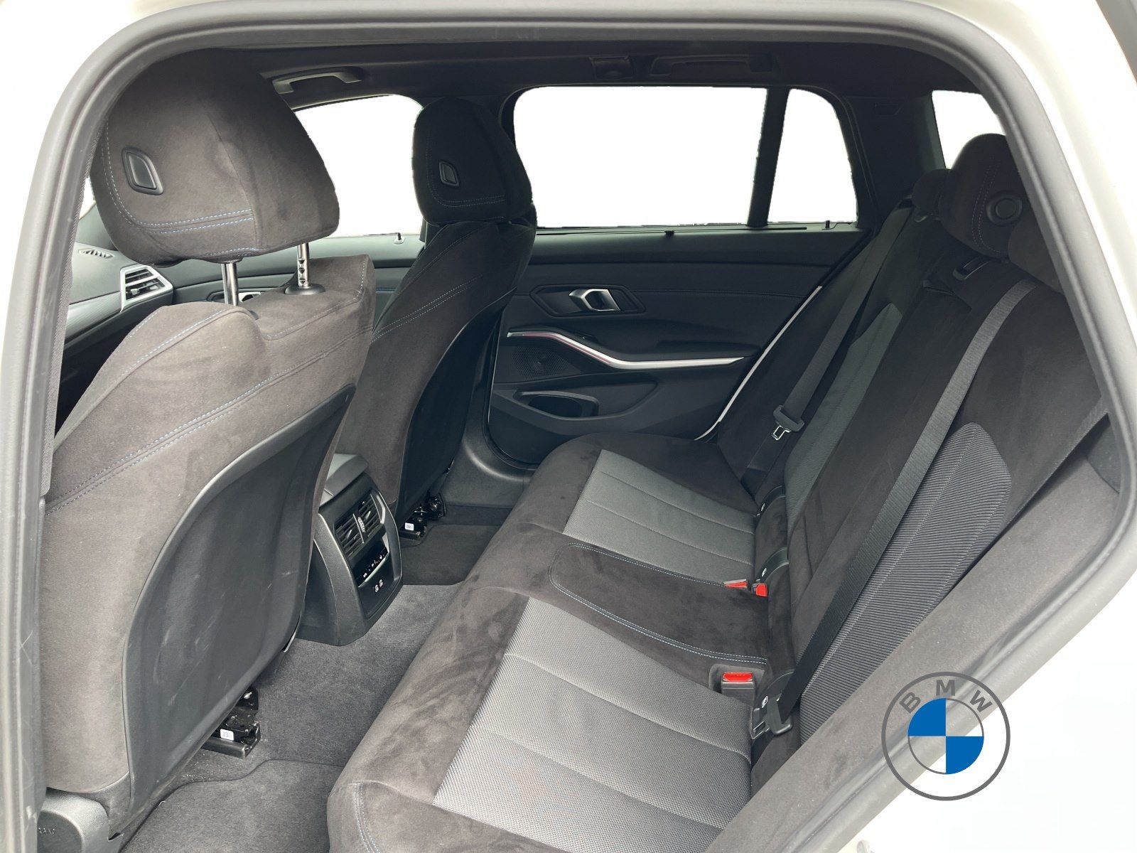 BMW 320d xDrive Touring M Sport AHK Pano LED