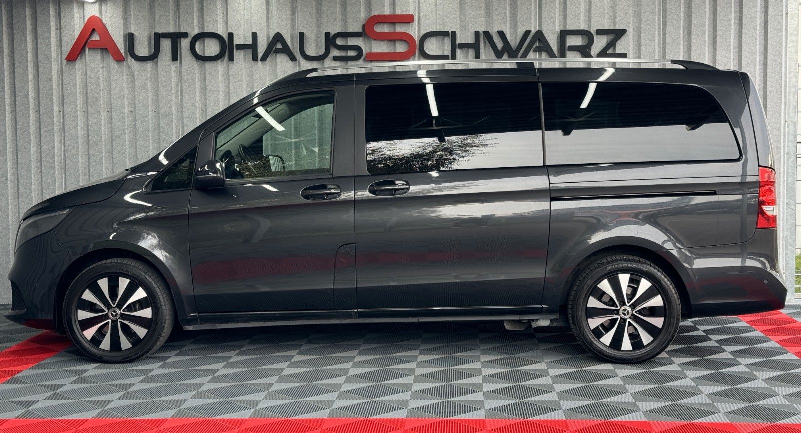 Mercedes-Benz V250 Lang 4Matic - Samsaru's Car Outlet