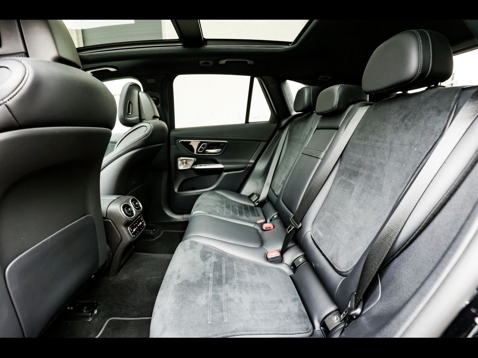 Mercedes-Benz GLC 300  DE AMG 4M°PREMIUM PLUS°BURM°AHK°DISTRO