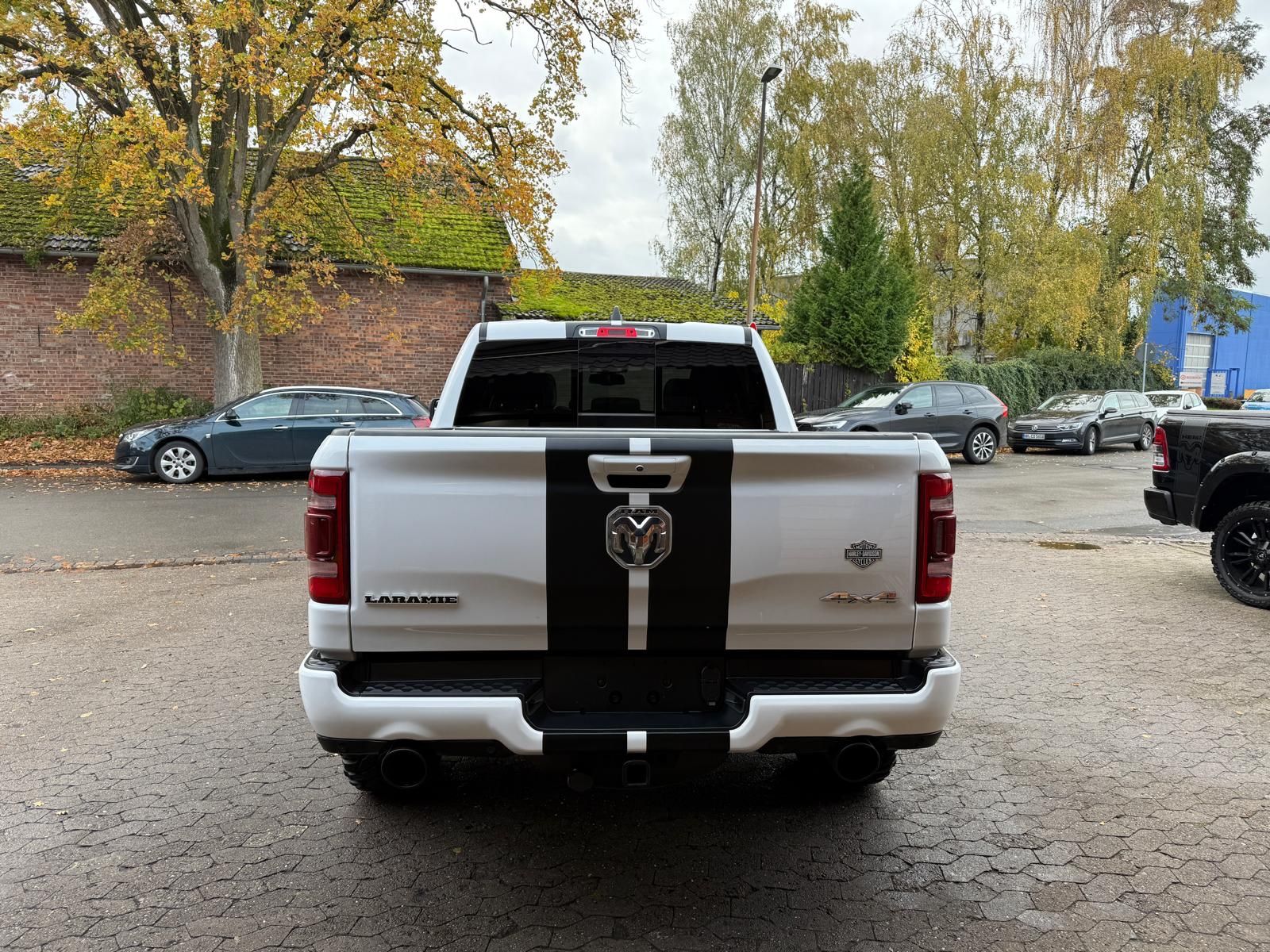 Dodge LARAMI*SPORT*12"RADIO*PANO*OFFROAD*BÜGEL*GARANTI