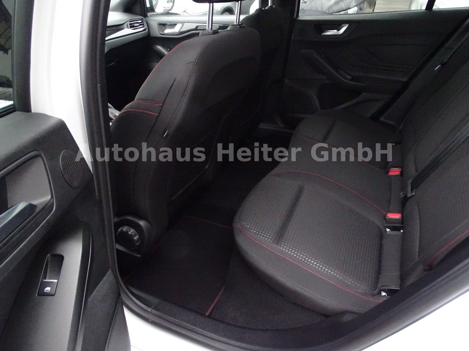 Ford Focus Aut. Turnier ST-Line X / AHK+SYNC4+B&O+ACC