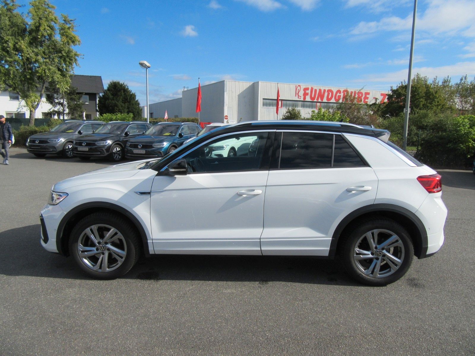 Volkswagen T-Roc R-Line - Samsaru's Car Outlet