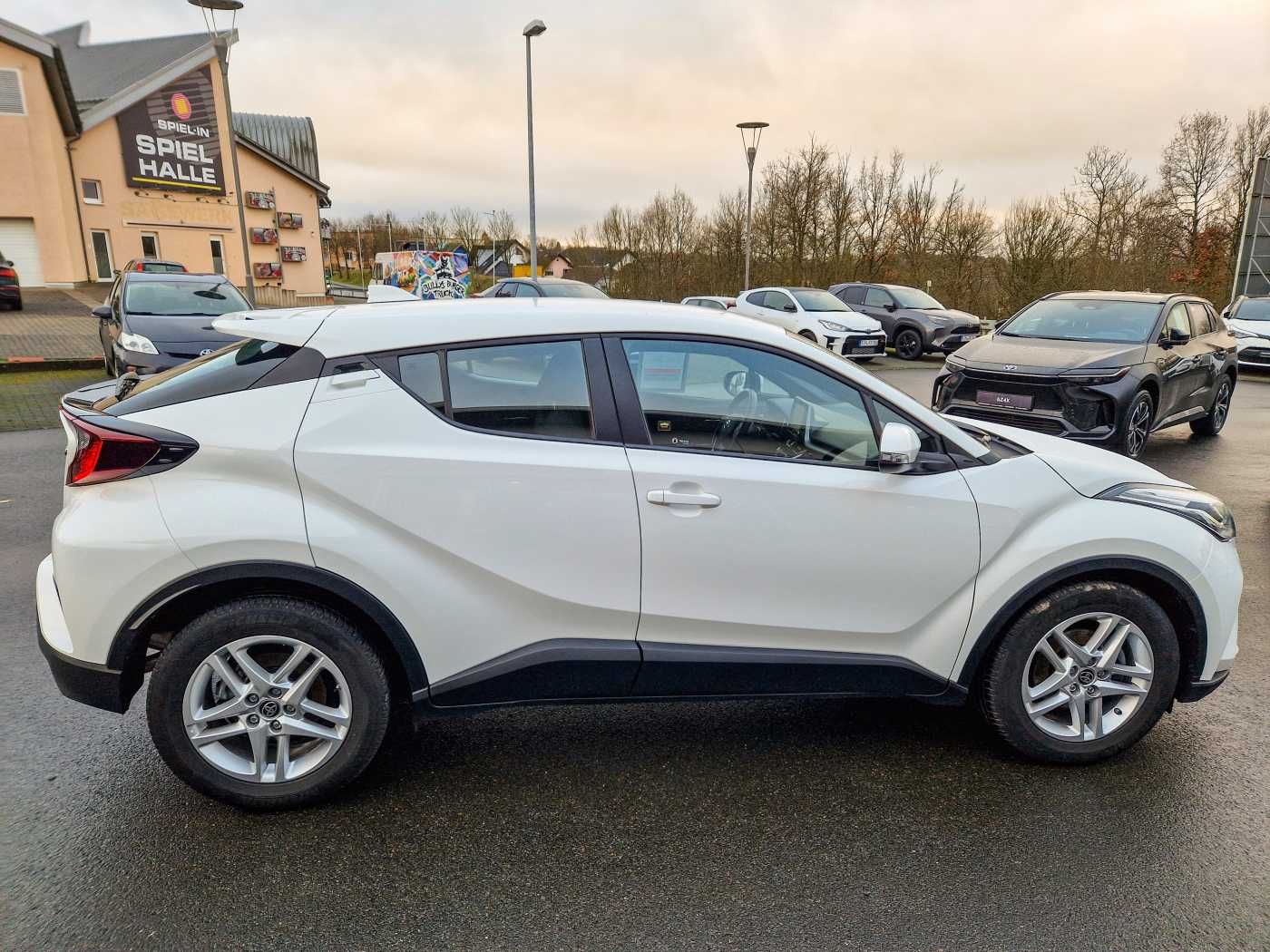 Toyota C-HR Hybrid Flow - Samsaru's Car Outlet