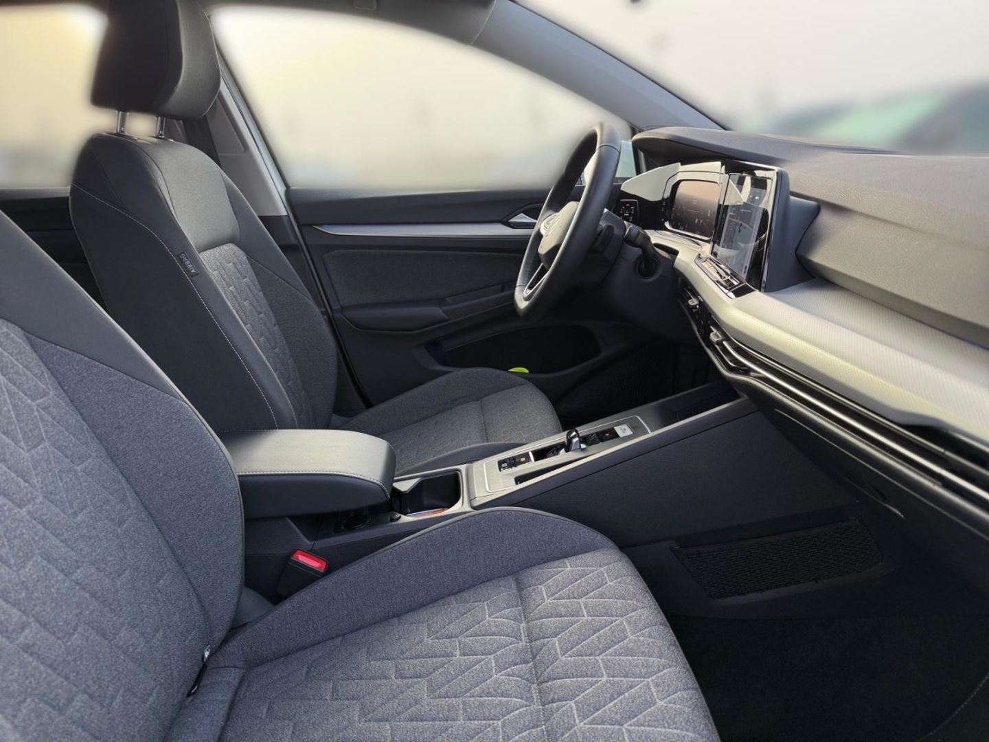 Volkswagen Golf 8 VIII Move 1.5 eTSI - Samsaru's Car Outlet