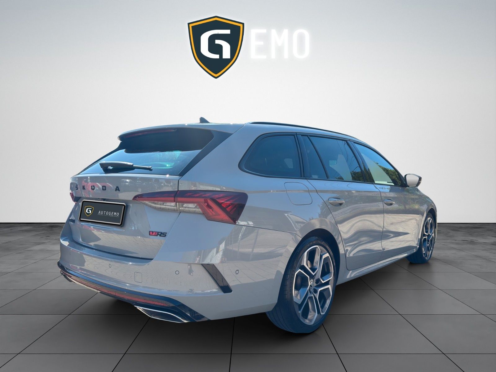 Skoda Octavia Combi RS - Samsaru's Car Outlet