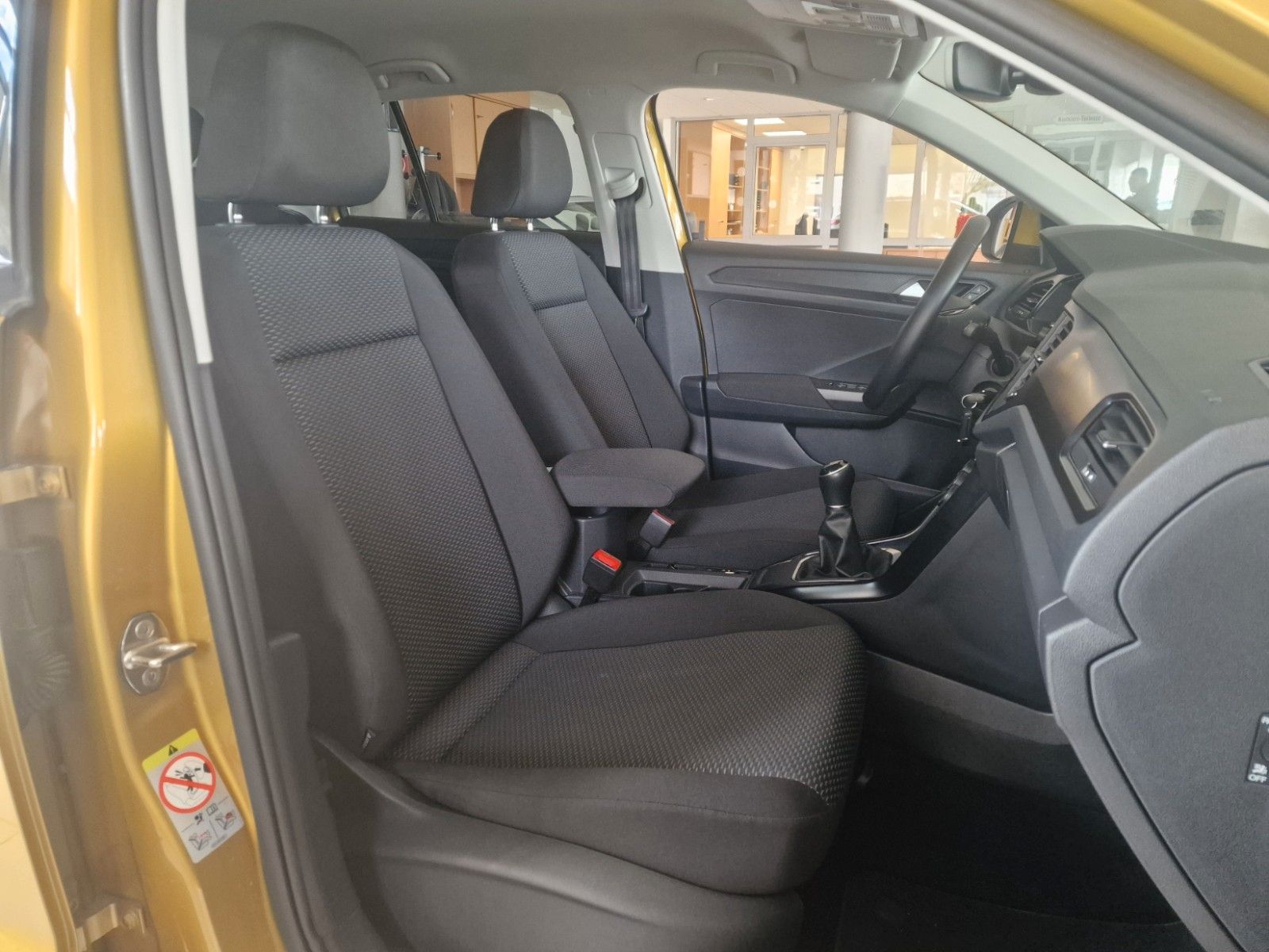 Volkswagen T-Roc Basis - Samsaru's Car Outlet
