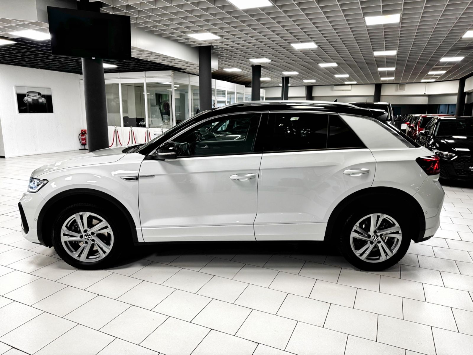 Volkswagen T-ROC 2.0TDI R-Line - Samsaru's Car Outlet