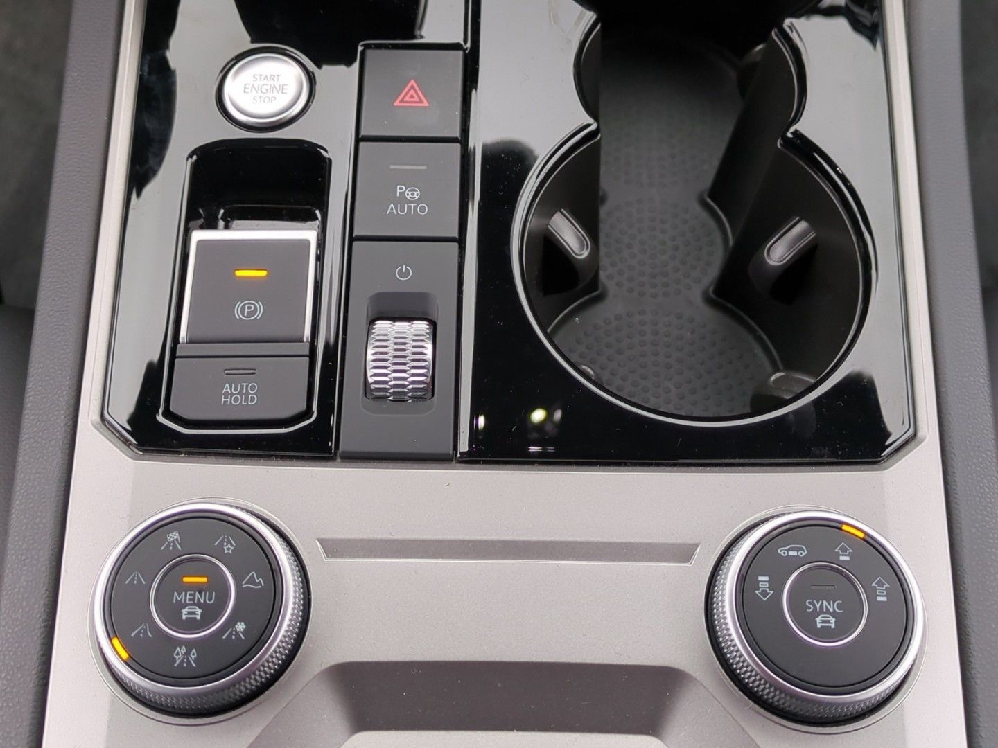Volkswagen Touareg R-LINE 4M - Samsaru's Car Outlet