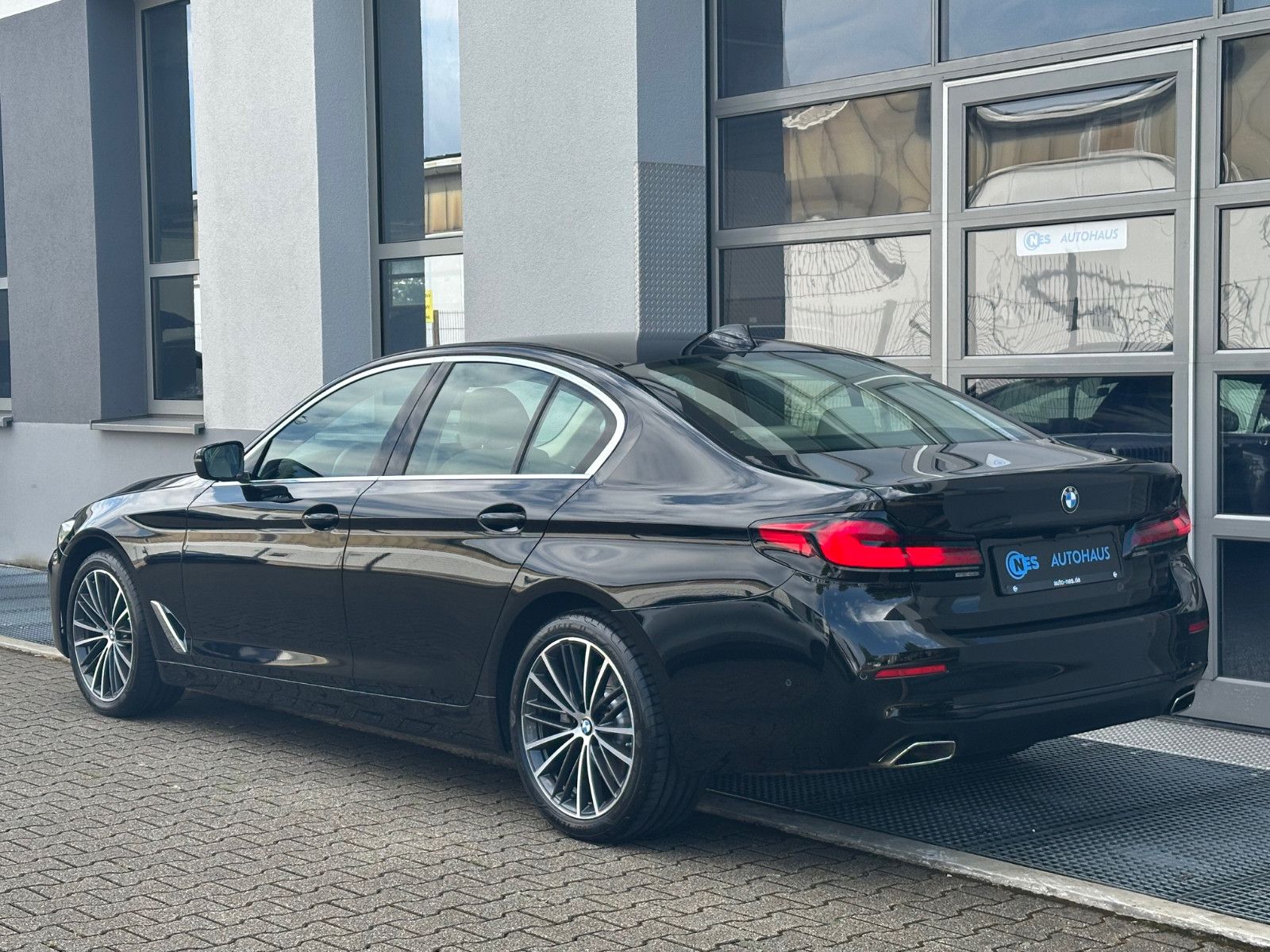 BMW 520d xDr *ACC*DRIVING*4-ZONEN KL.*KAM*HiFi*LEDER