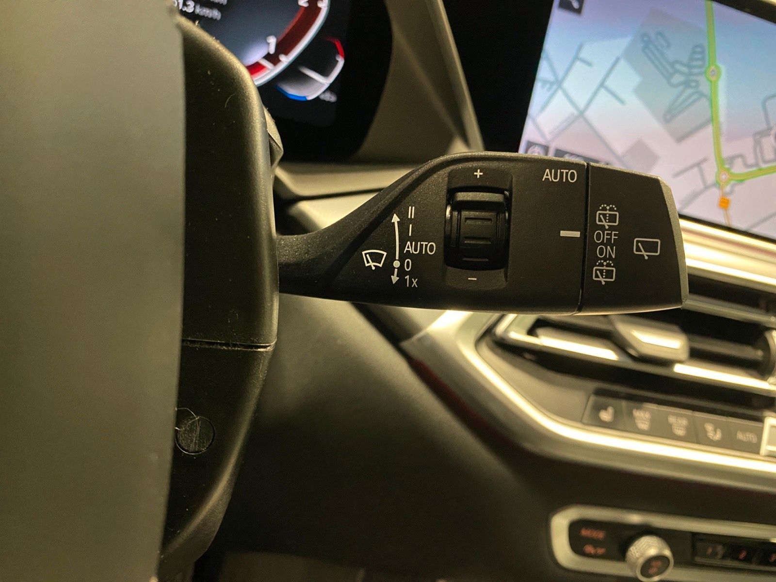 BMW X5 xDrive 30d M-Shadow HuD LEDER AHK LED 20 Zoll
