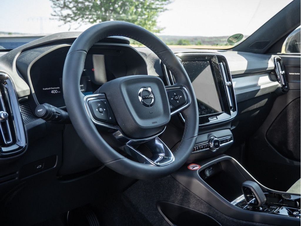 Volvo XC40 2.0 Plus Dark - Samsaru's Car Outlet