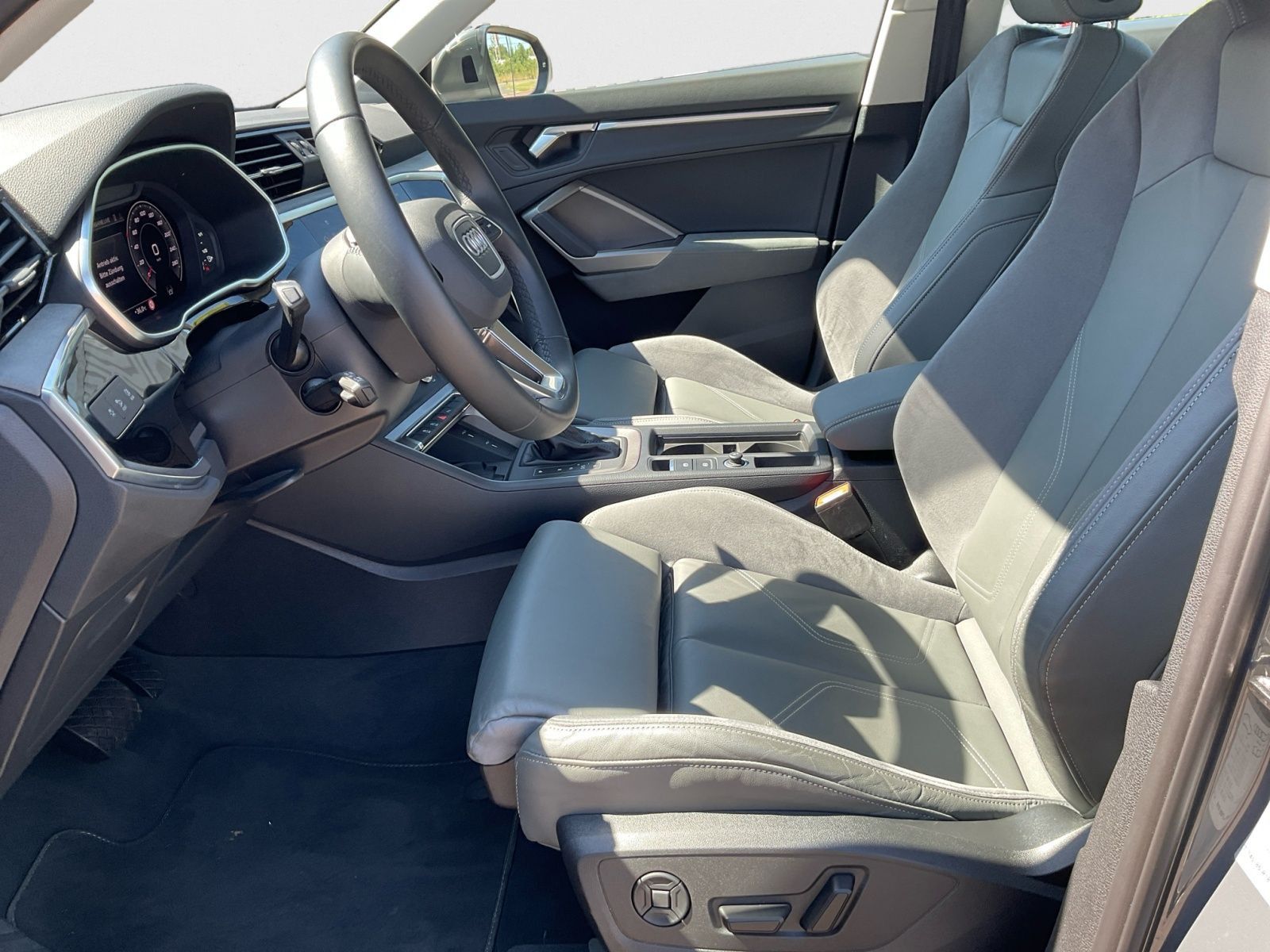 Audi Q3 40 TFSI advanced quattro - Samsaru's Car Outlet