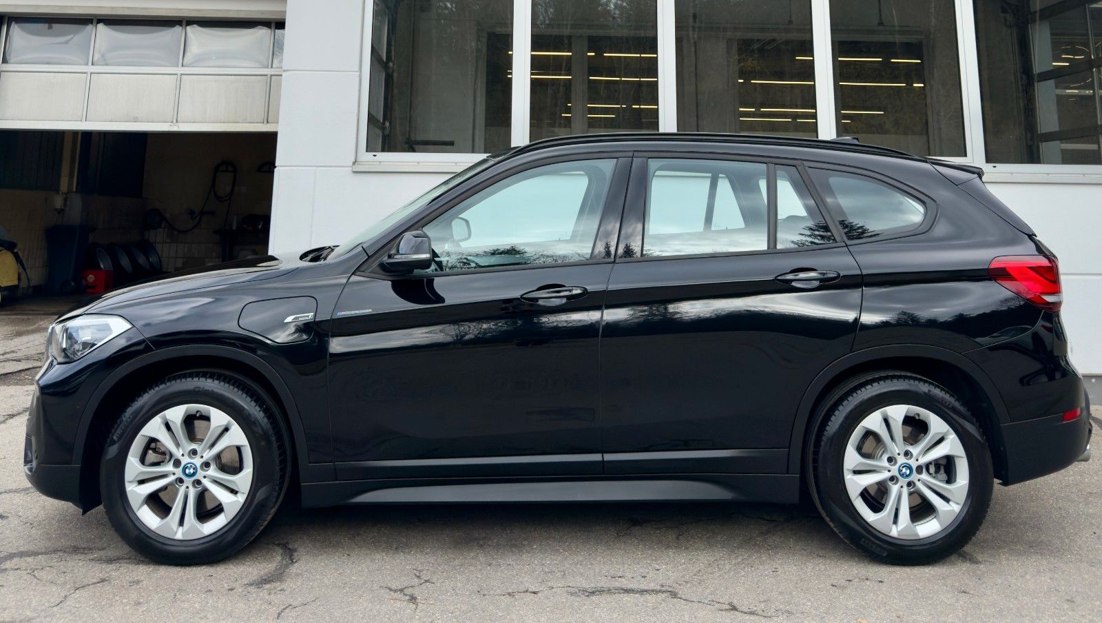 BMW X1 xDrive25e Business - Samsaru's Car Outlet