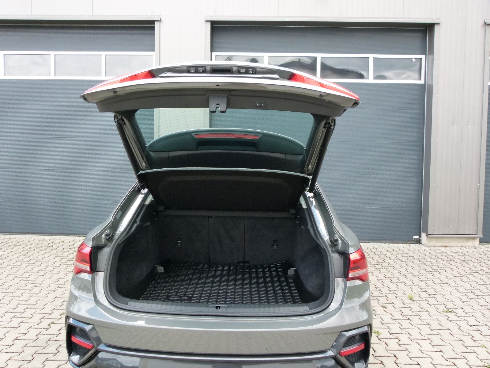 Audi Q3 Sportback 45TFSI quattro S-line - Samsaru's Car Outlet