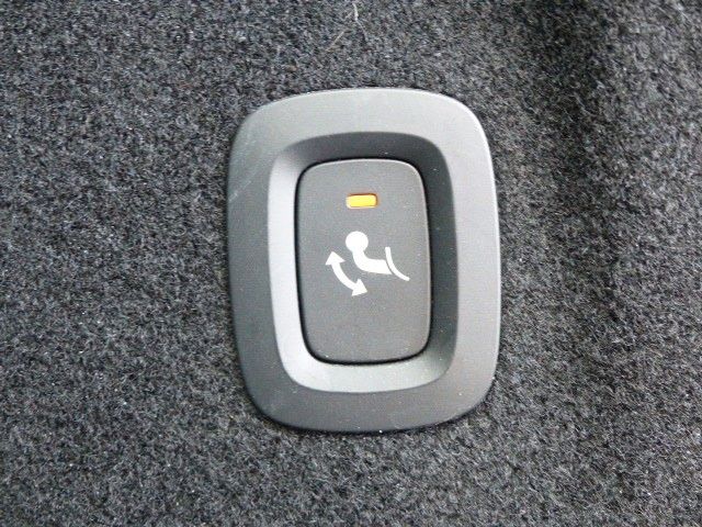 Volvo XC60 Momentum Pro B4 - Samsaru's Car Outlet