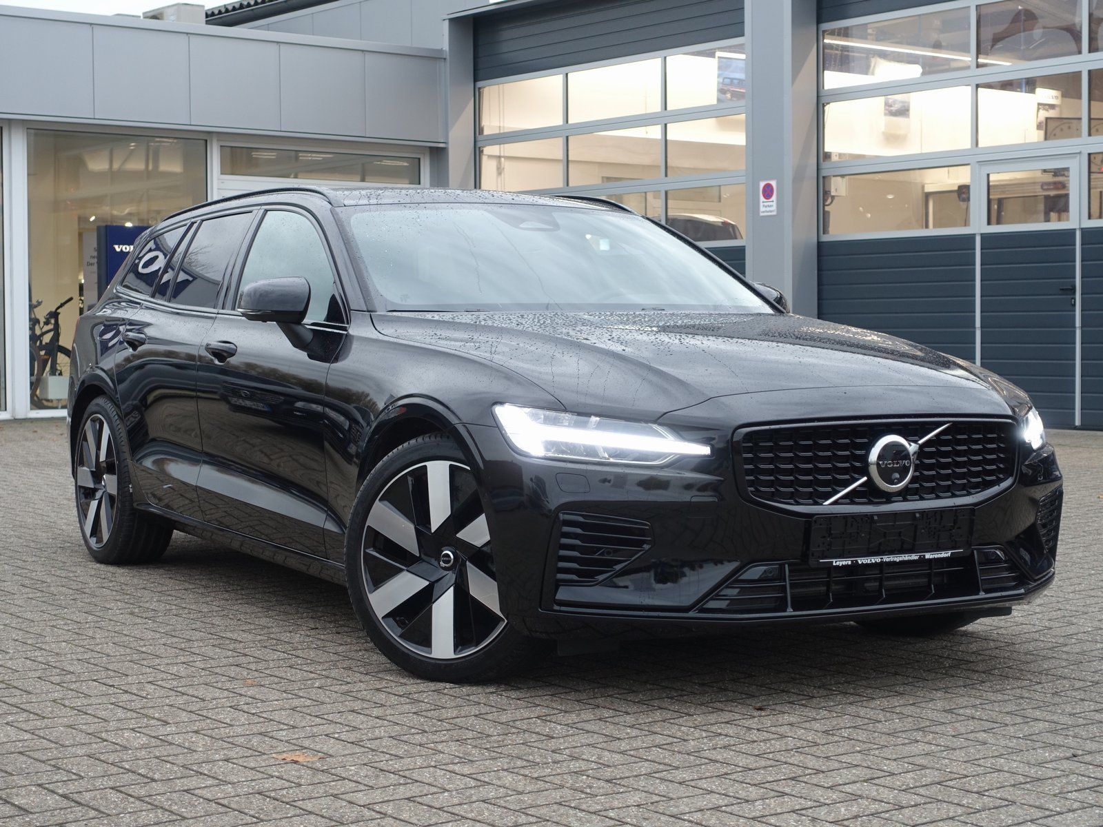 Volvo V60 Plus Dark T6 AWD Plug-in Hybrid AHK/360°/KAM