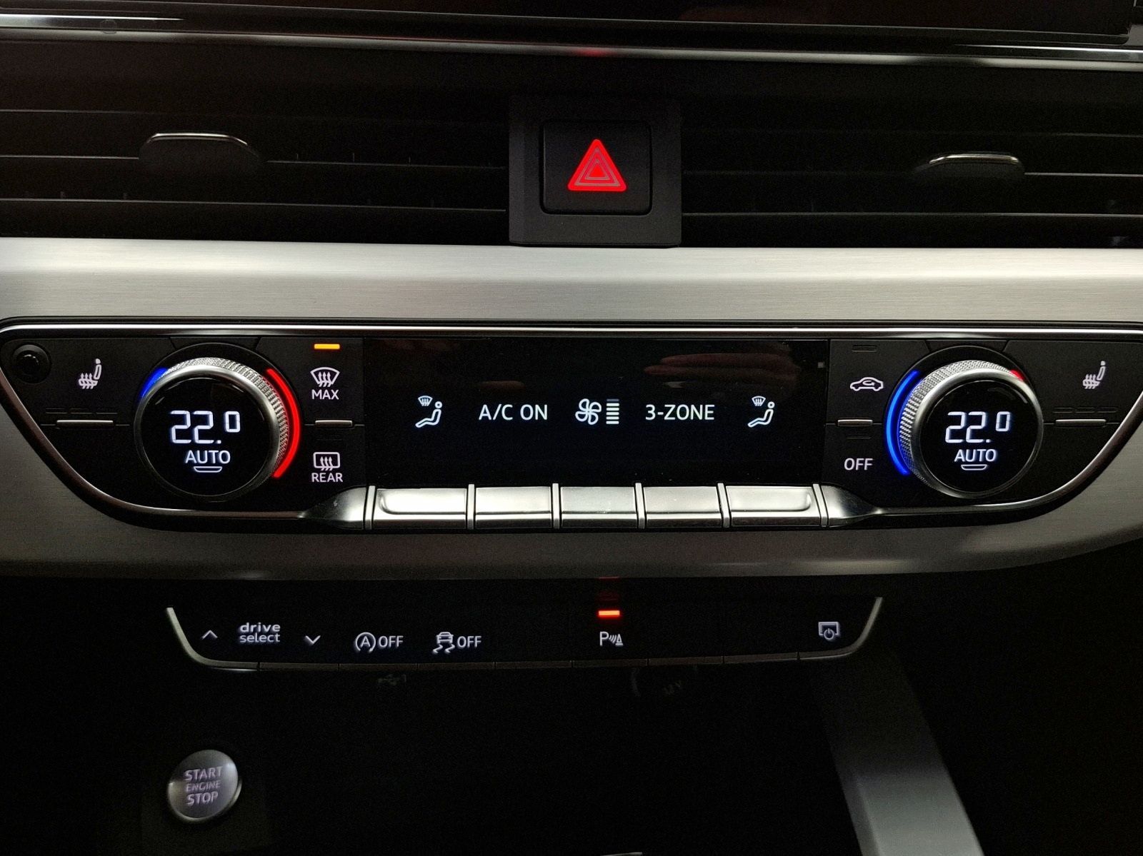 Audi A4 Avant 40 TFSI Q 2 x S LINE AHK MATRIX-LED LM1