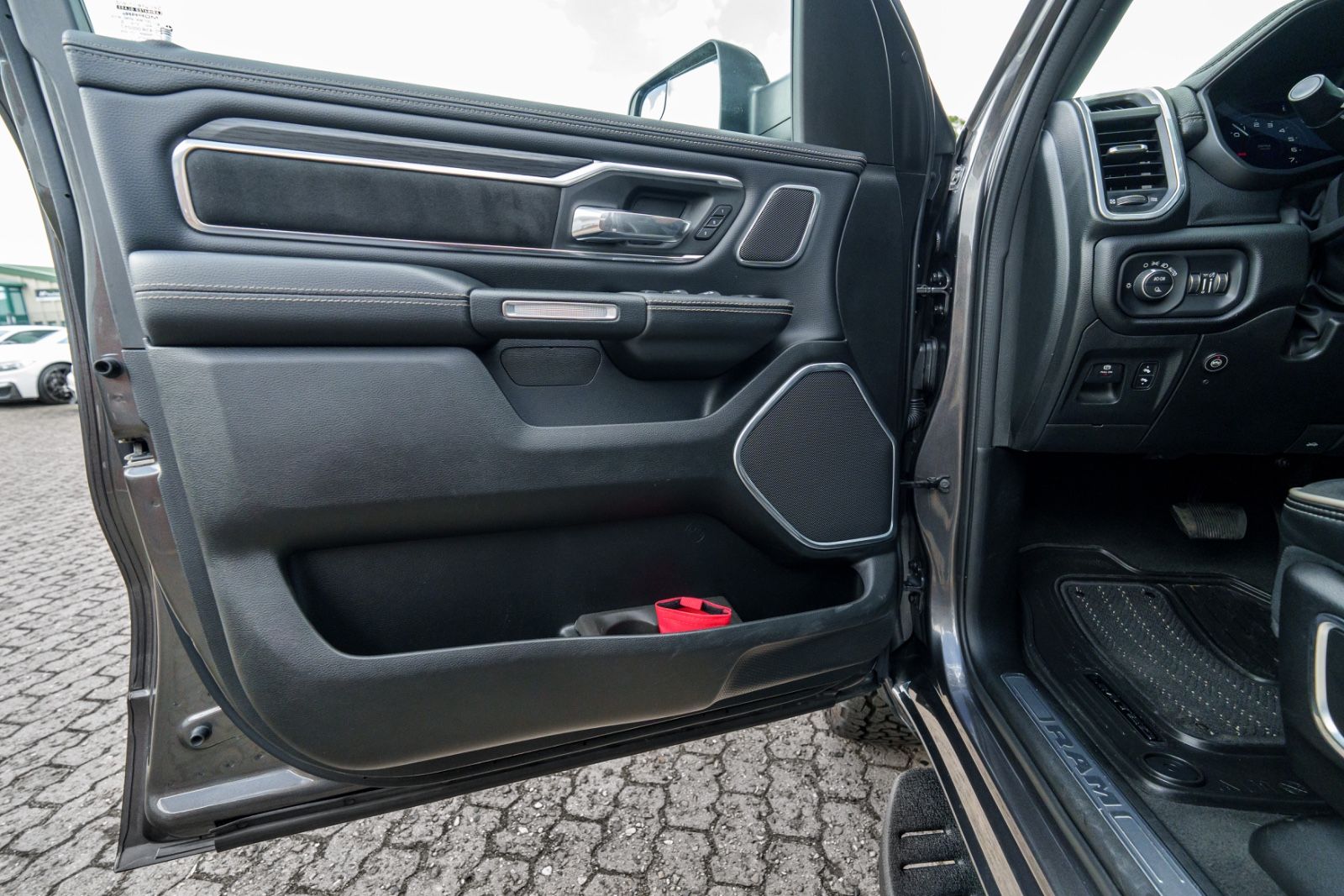 Dodge RAM5.7Laramie E-Torque/LPG/Navi/360*Dig-T/Pano