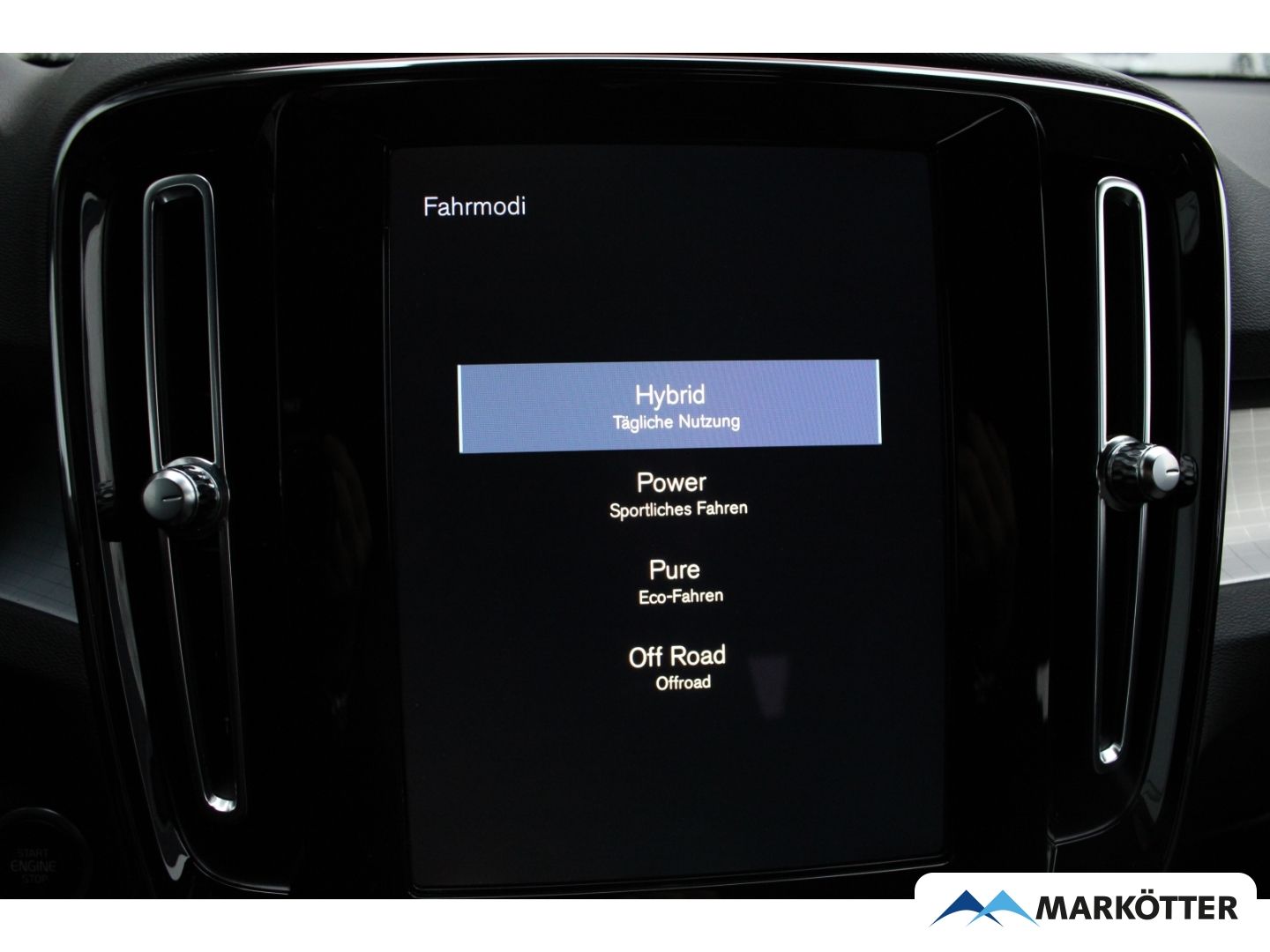 Volvo XC40 Plus Dark Recharge Plug-In Hybrid 2WD AHK