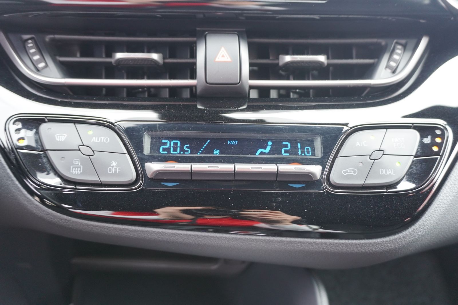 Toyota C-HR 1.8 Hybrid Flow - Samsaru's Car Outlet