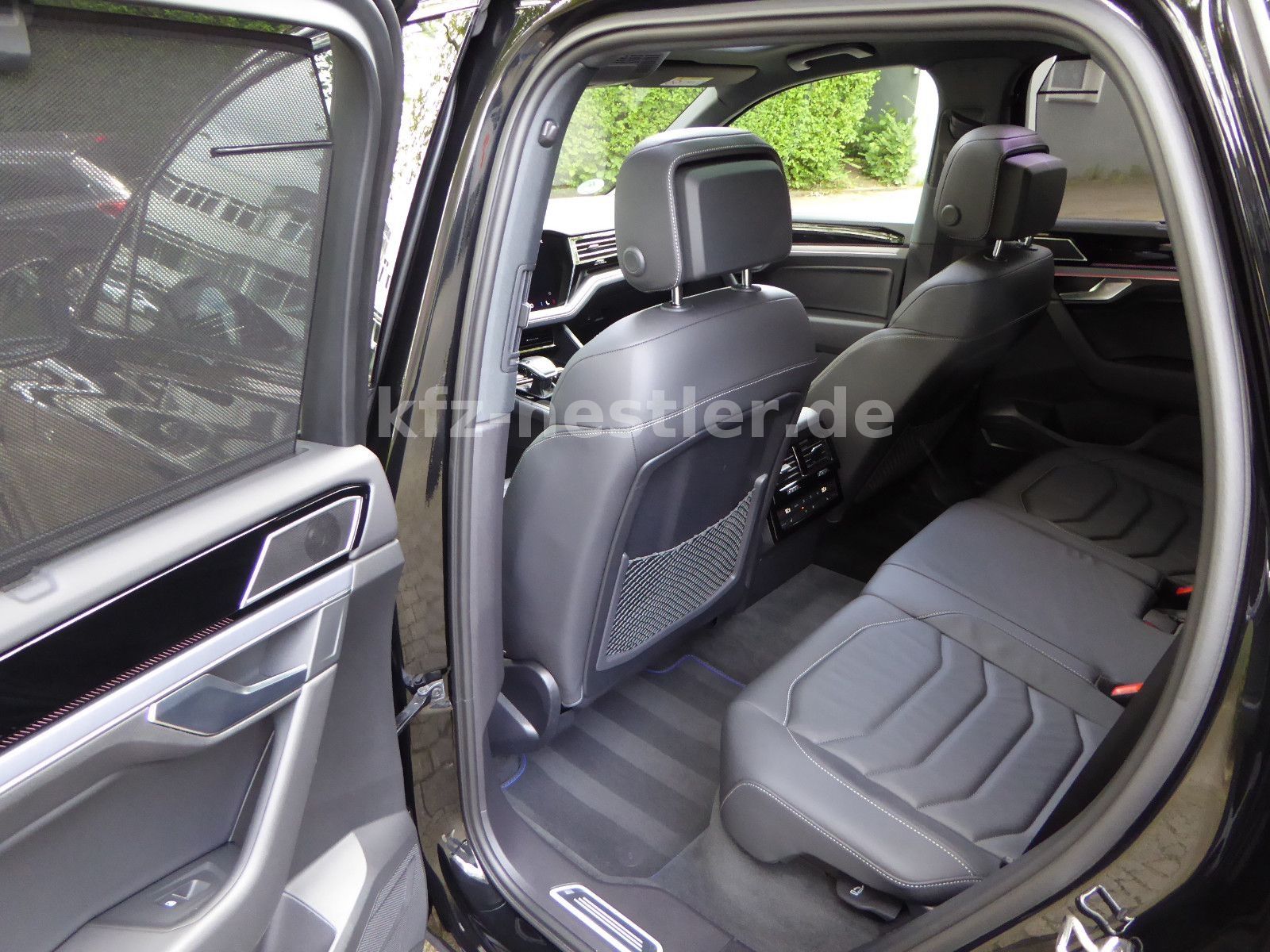 Volkswagen Touareg R eHybrid Pano/21"/AHK/HUD/Dynaudio/ACC