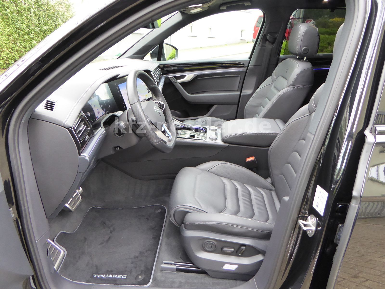 Volkswagen Touareg R eHybrid - Samsaru's Car Outlet