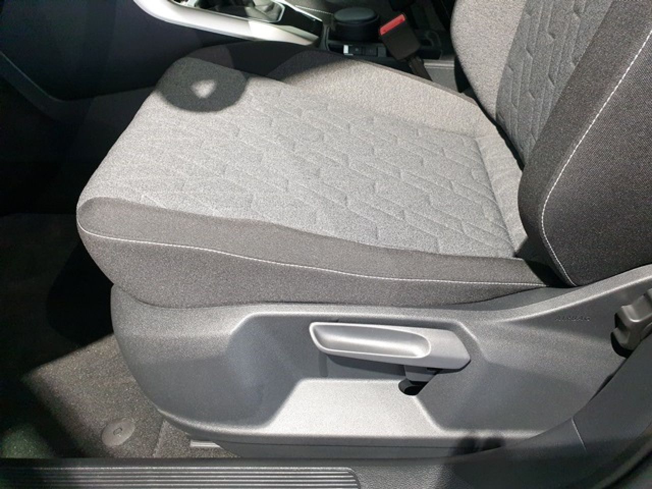 Volkswagen T-Roc 1.5 TSI Move DSG - Samsaru's Car Outlet