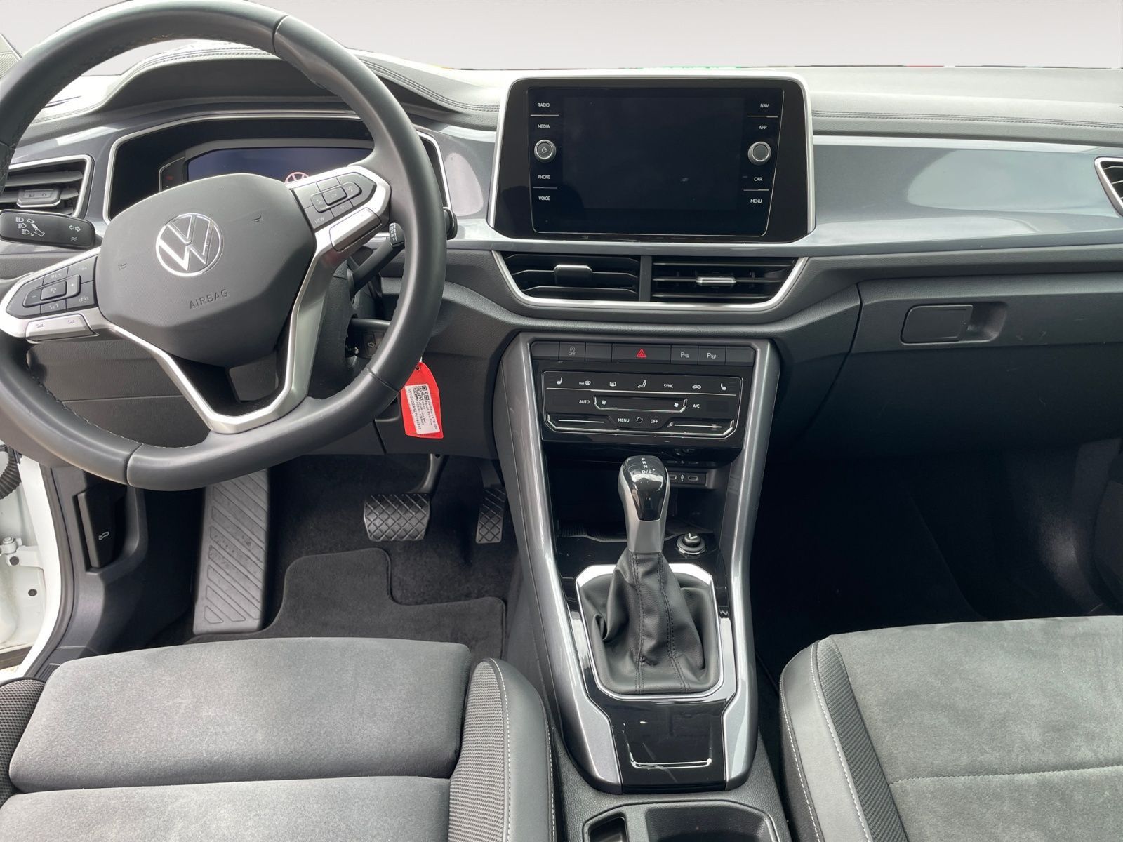 Volkswagen T-Roc 1.5 TSI DSG Facelift Style - Samsaru's Car Outlet