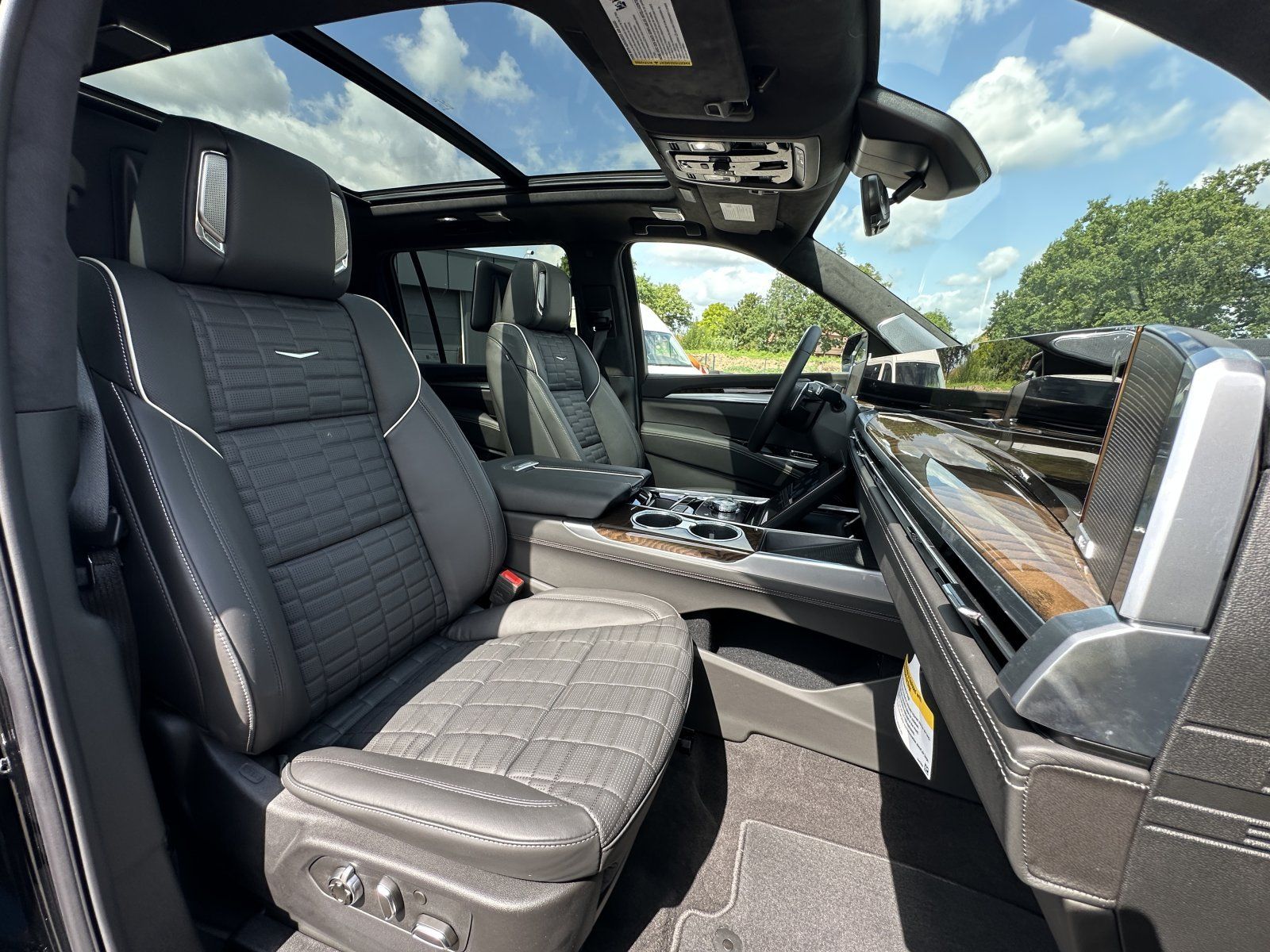 Cadillac Escalade   MY25 ESV Sport Platinum Langversion