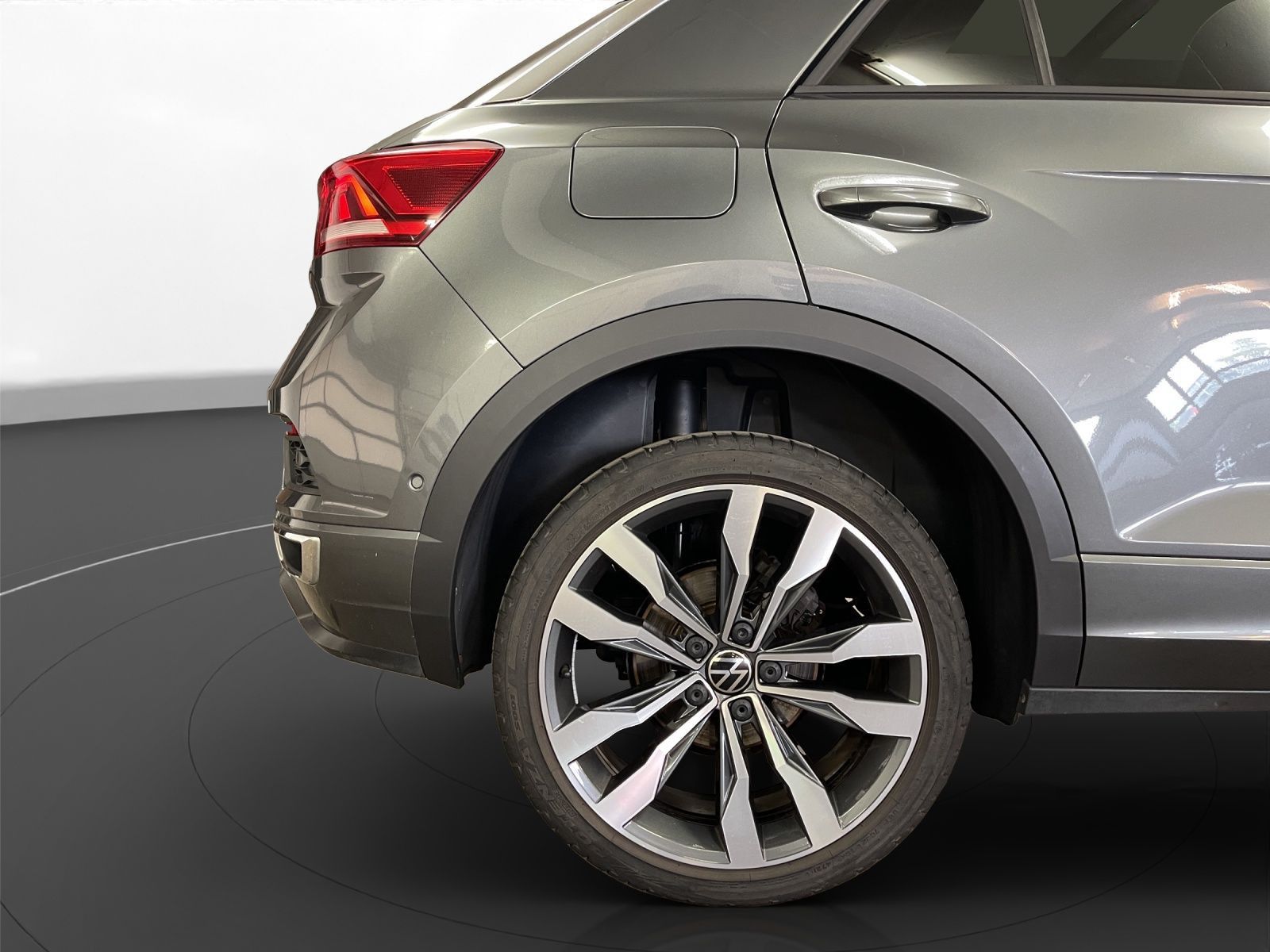 Volkswagen T-Roc 2.0 TDI R-line - Samsaru's Car Outlet