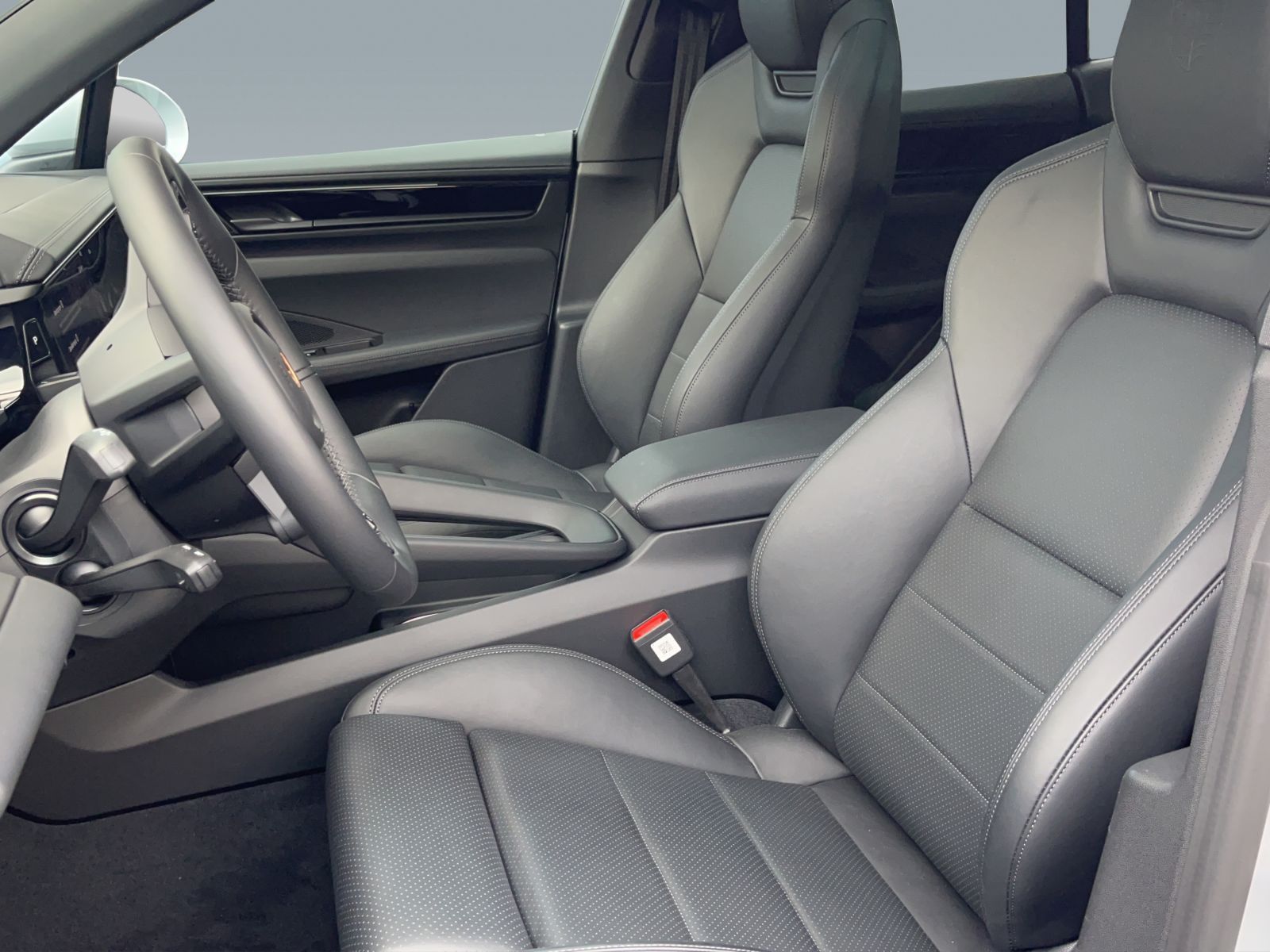 Porsche Macan 4 - Samsaru's Car Outlet