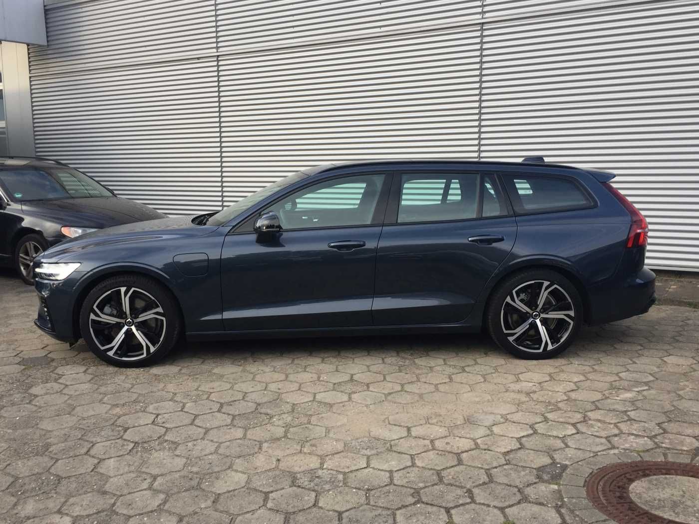 Volvo V60 V 60 T8 Ultra Dark Recharge Plug-In Hybrid A