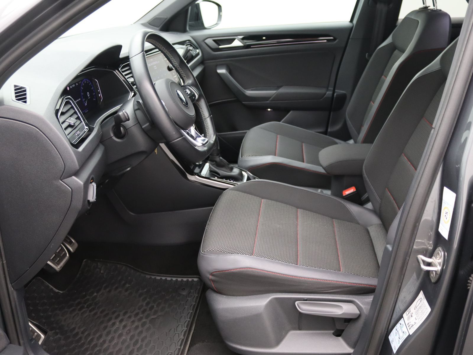 Volkswagen T-Roc 1.5 TSI DSG - Samsaru's Car Outlet
