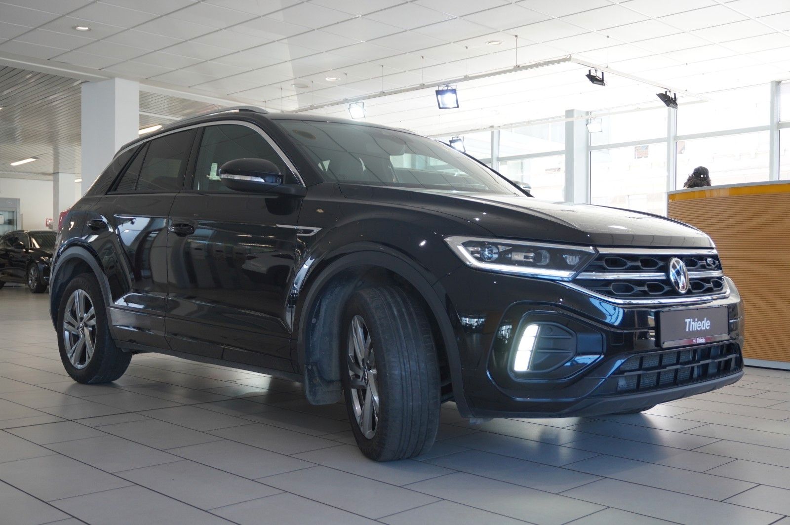Volkswagen T-Roc 2.0D R-LINE 4MOTION - Samsaru's Car Outlet