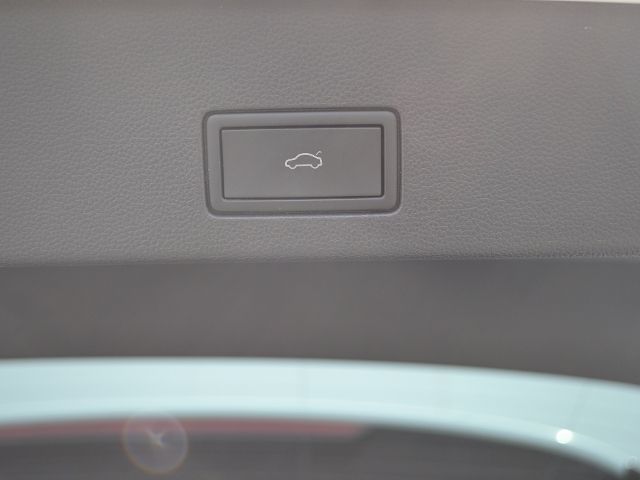 Volkswagen Golf VIII Variant 2.0 TSI DSG R-Line Black - Samsaru's Car Outlet