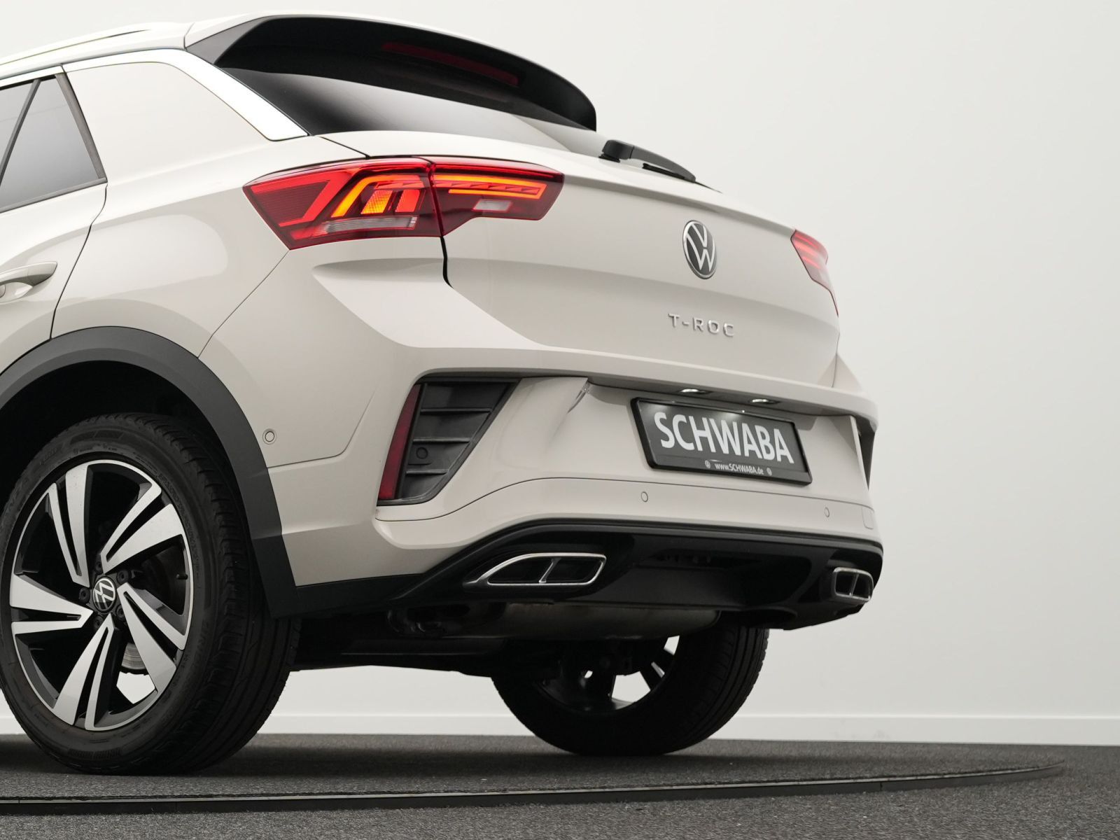 Volkswagen T-Roc R-Line 1.5 TSI DSG - Samsaru's Car Outlet