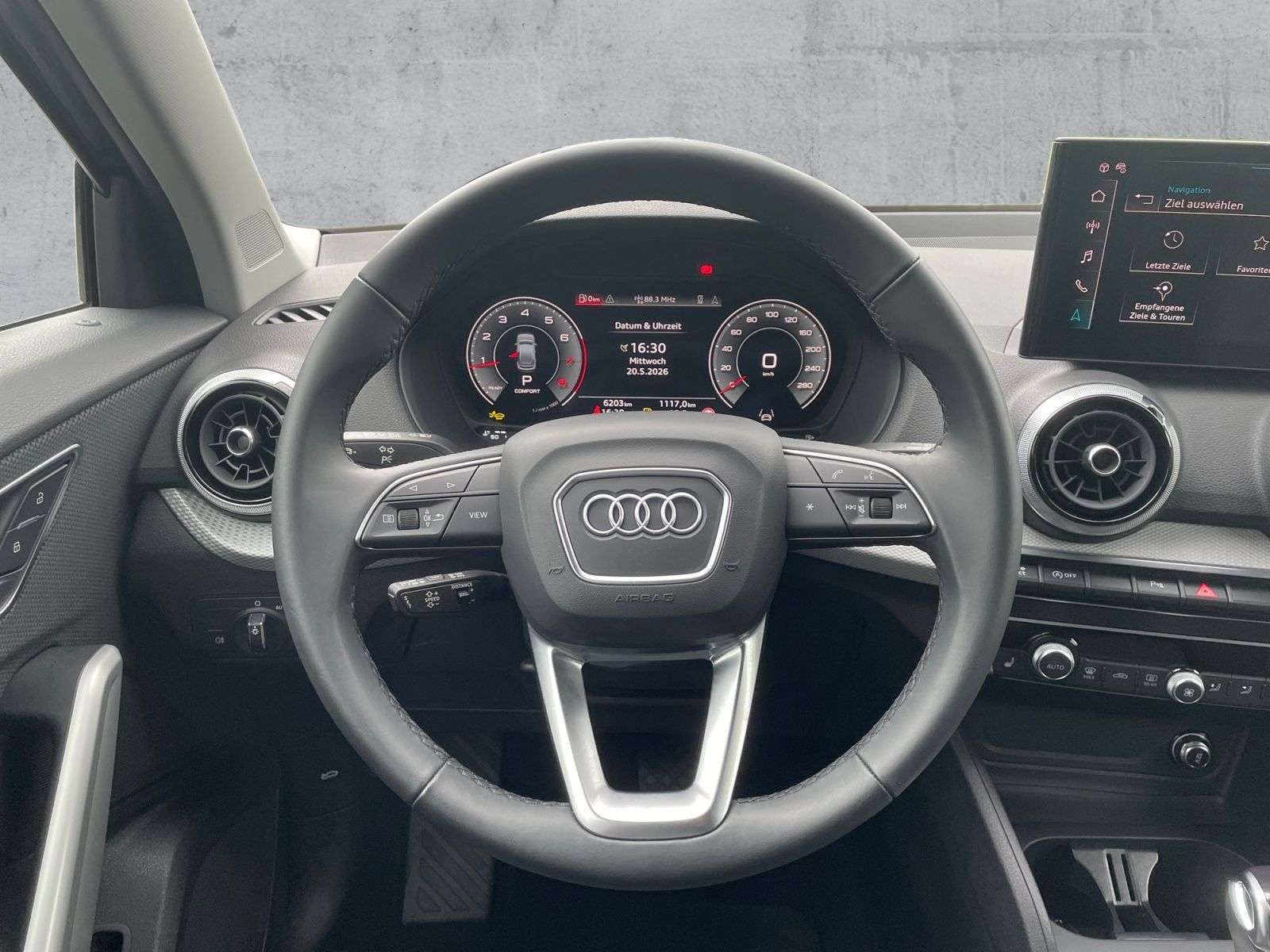 Audi Q2 40 TFSI QU S-TR S-LINE LED+NAVI+RFK+ACC+AHK