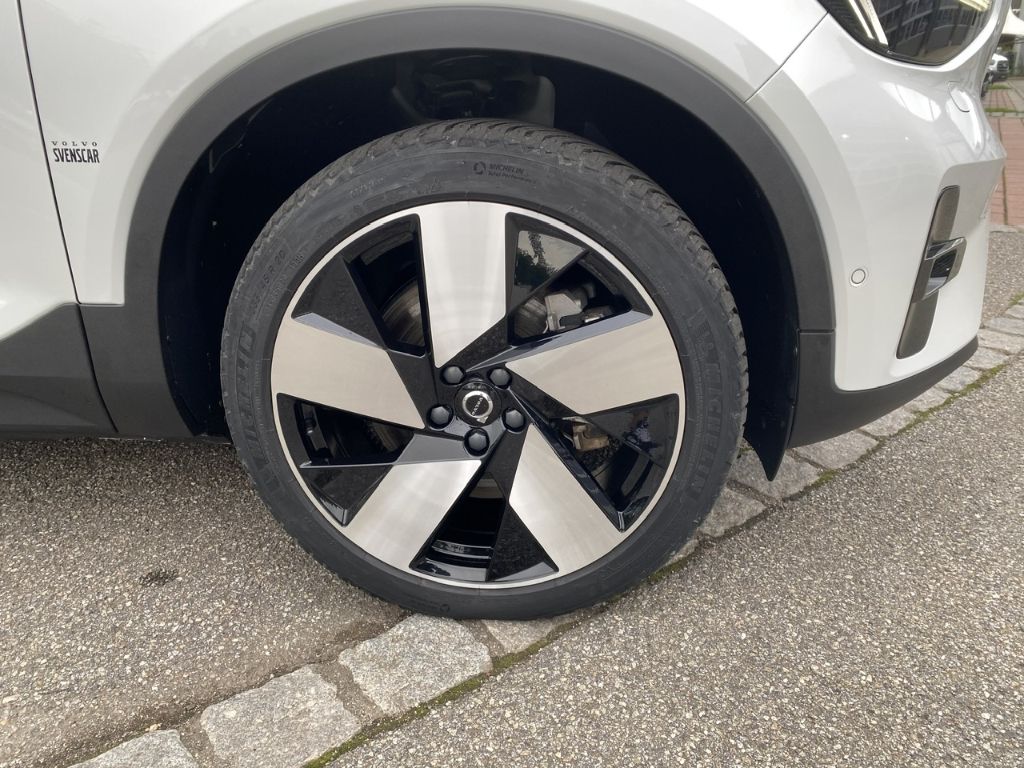 Volvo XC40 Ultimate Recharge Pure Electric AWD P8 Twin