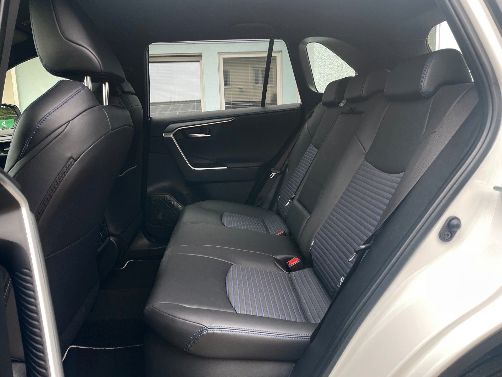 Toyota RAV 4 2.5 Style 4X4 FACELIFT LED NAVI JBL KAMERA