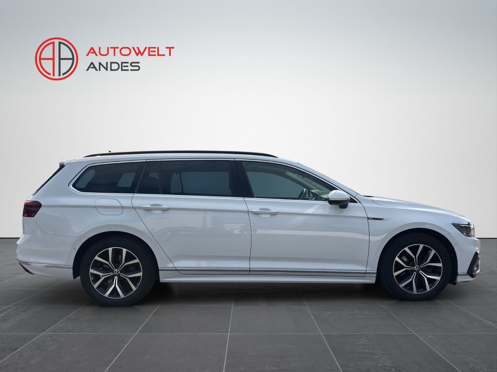 Volkswagen Passat Var. R Line - Samsaru's Car Outlet